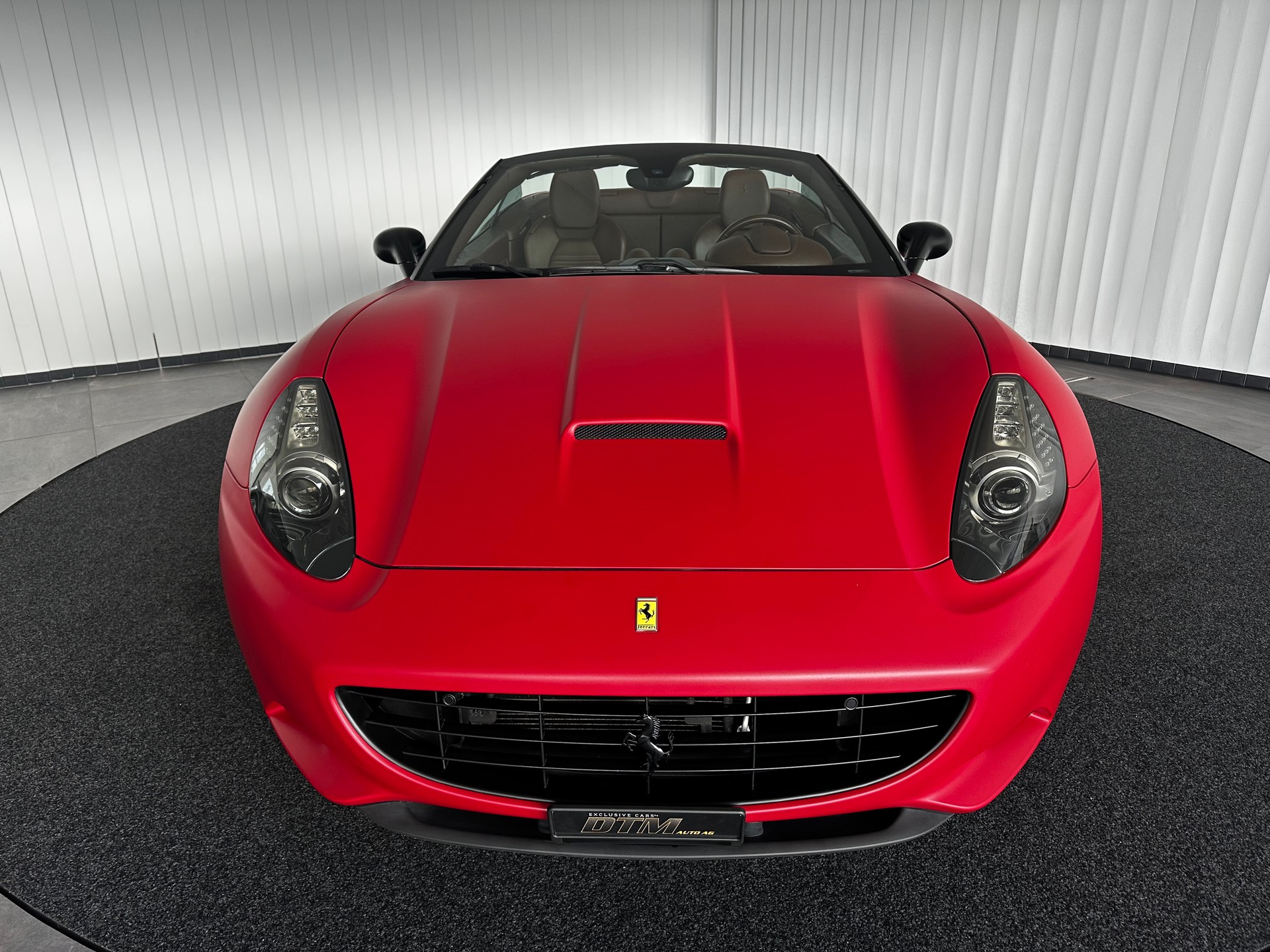 FERRARI California 4.3 V8-showroom-element-1