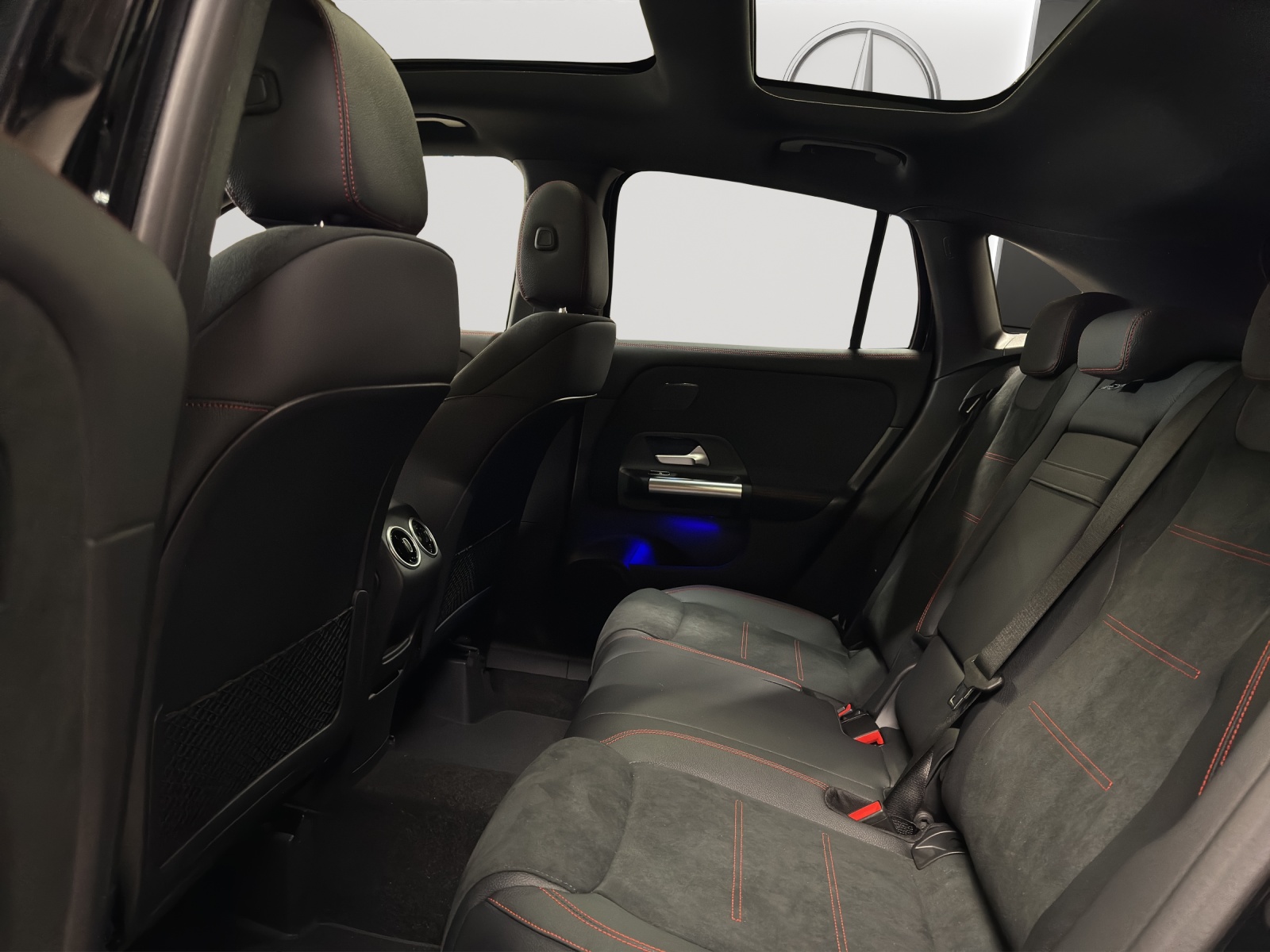 Image MERCEDES-BENZ GLA-220 GLA 220d 4Matic 8G-DCTSwiss Star