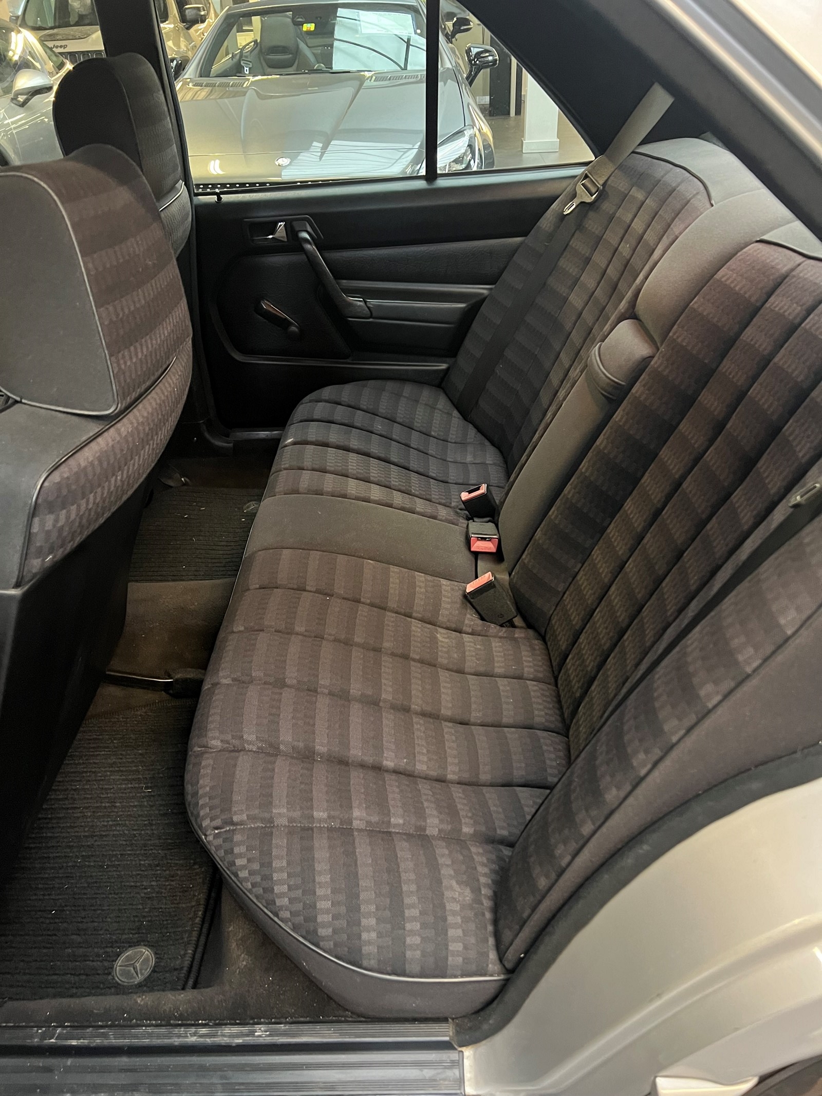 MERCEDES-BENZ 190 E 1.8-image-8