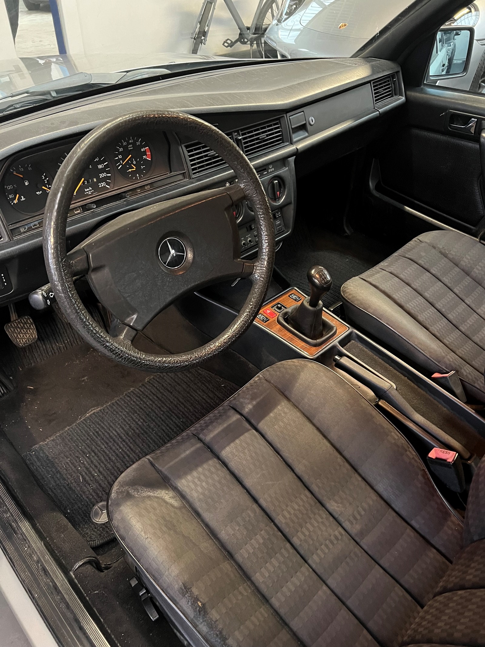 MERCEDES-BENZ 190 E 1.8-image-7
