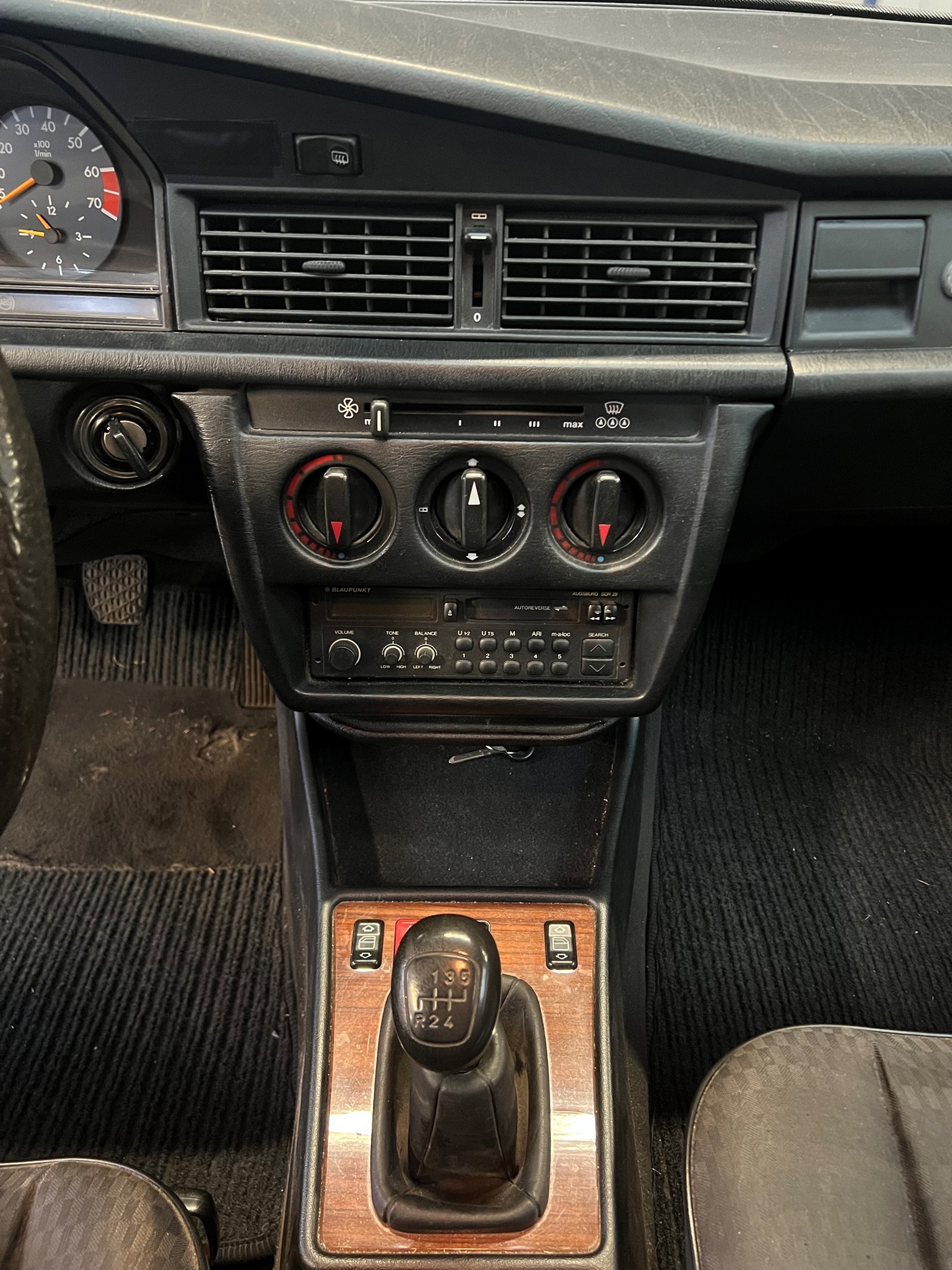 MERCEDES-BENZ 190 E 1.8-image-5