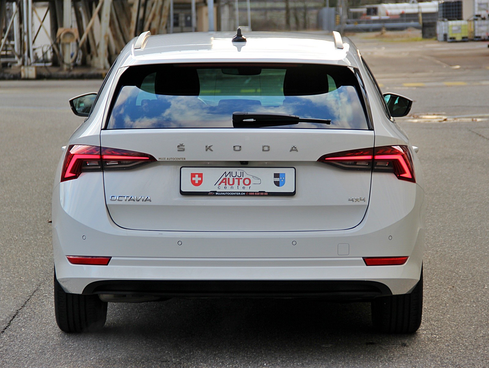 SKODA Octavia Combi 2.0 TDI DSG Ambition 4x4-showroom-element-3