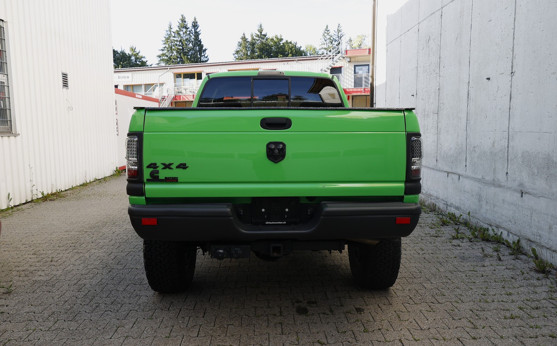 DODGE 2500-showroom-element-3