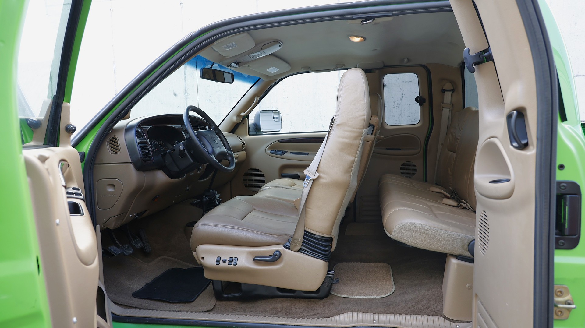DODGE 2500-image-11