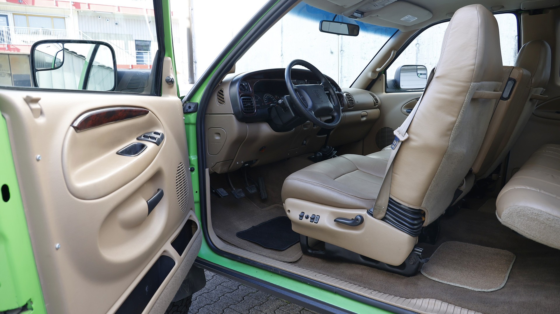 DODGE 2500-image-10