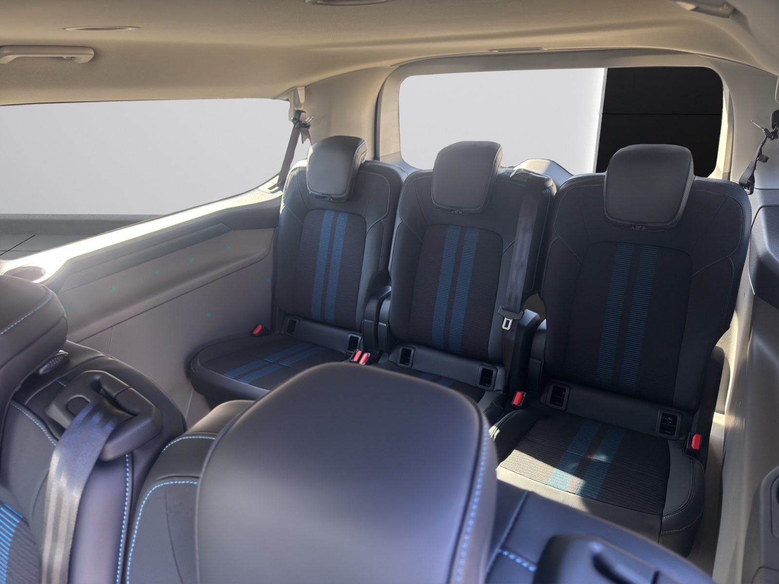 Image FORD TOURNEO-CUSTOM Tourneo Bus 320 L1H1 Sport Automat