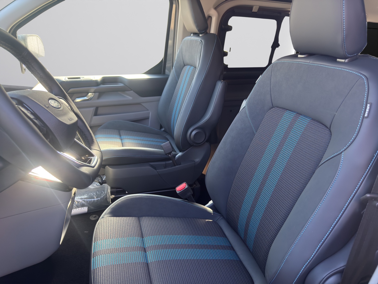 Image FORD TOURNEO-CUSTOM Tourneo Bus 320 L1H1 Sport Automat