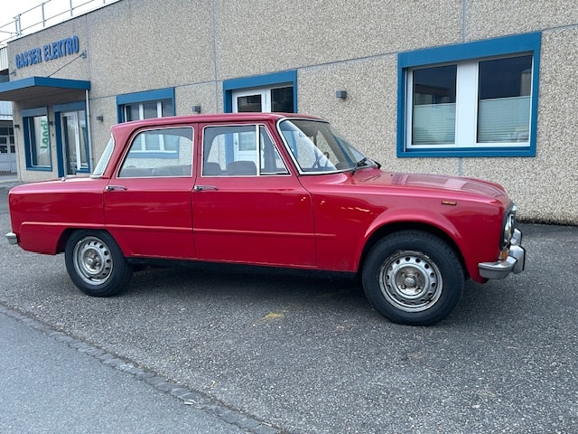 ALFA ROMEO Nuova Super-showroom-element-2