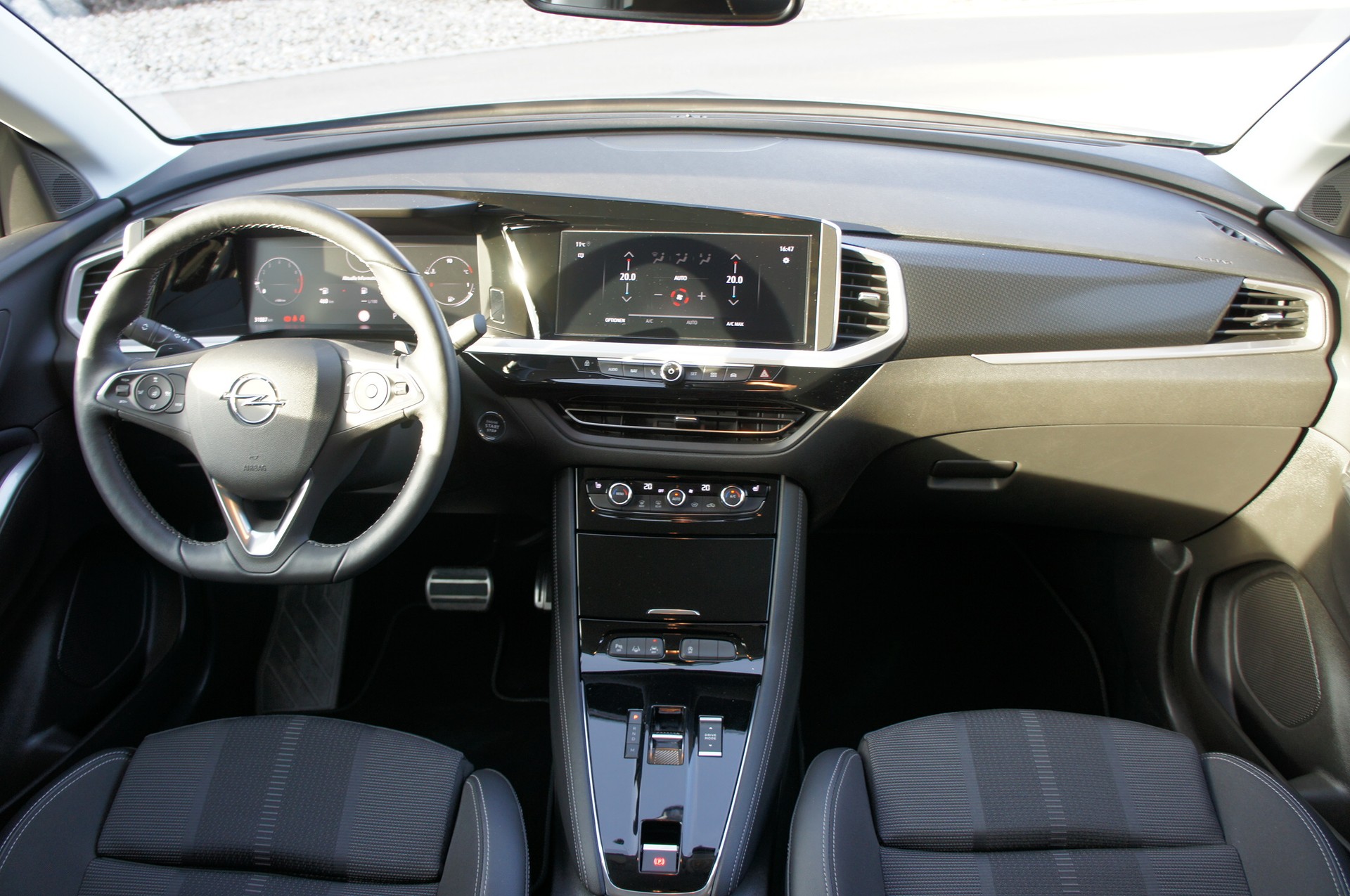OPEL Grandland 1.2i TP GS Blitz Automatik-image-9
