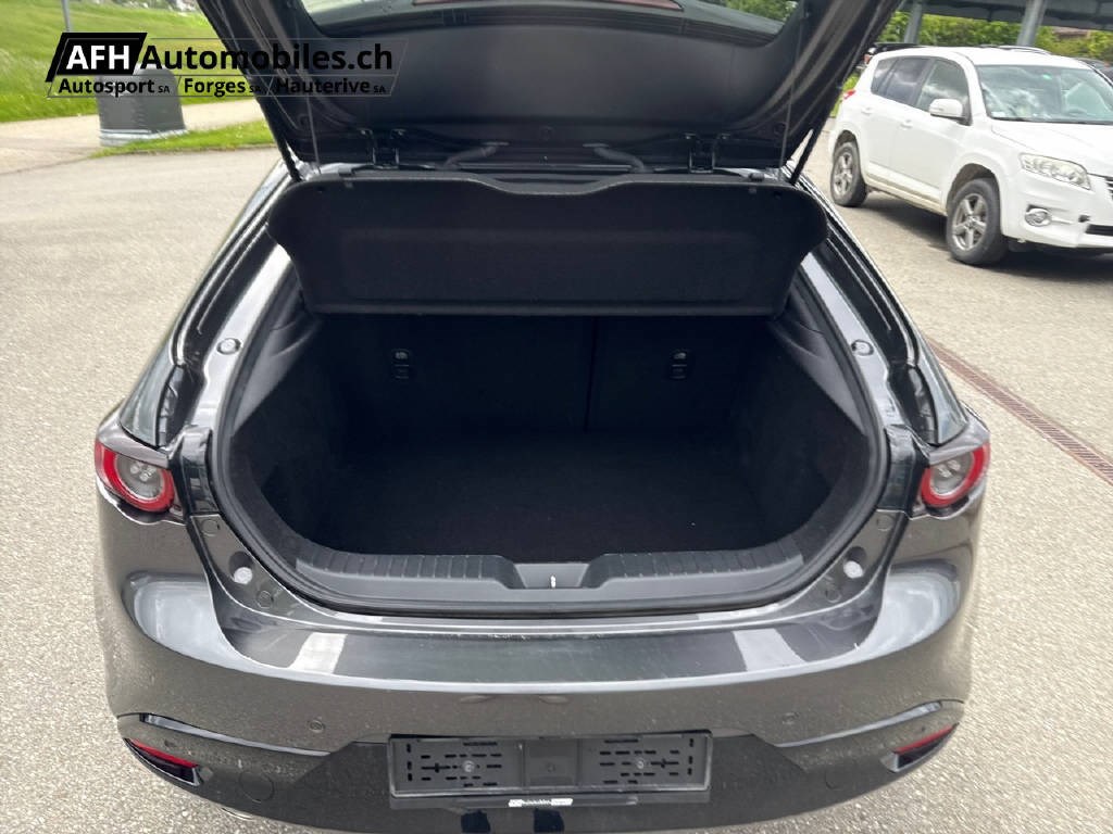 MAZDA 3 Hatchback 2.0 186 Revolution-image-8