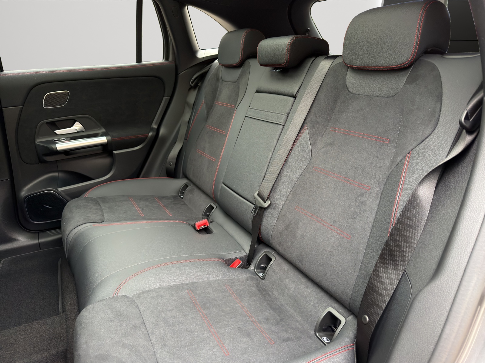 Image MERCEDES-BENZ EQA-350 EQA 350 66,5 kWh 4Matic Excellence