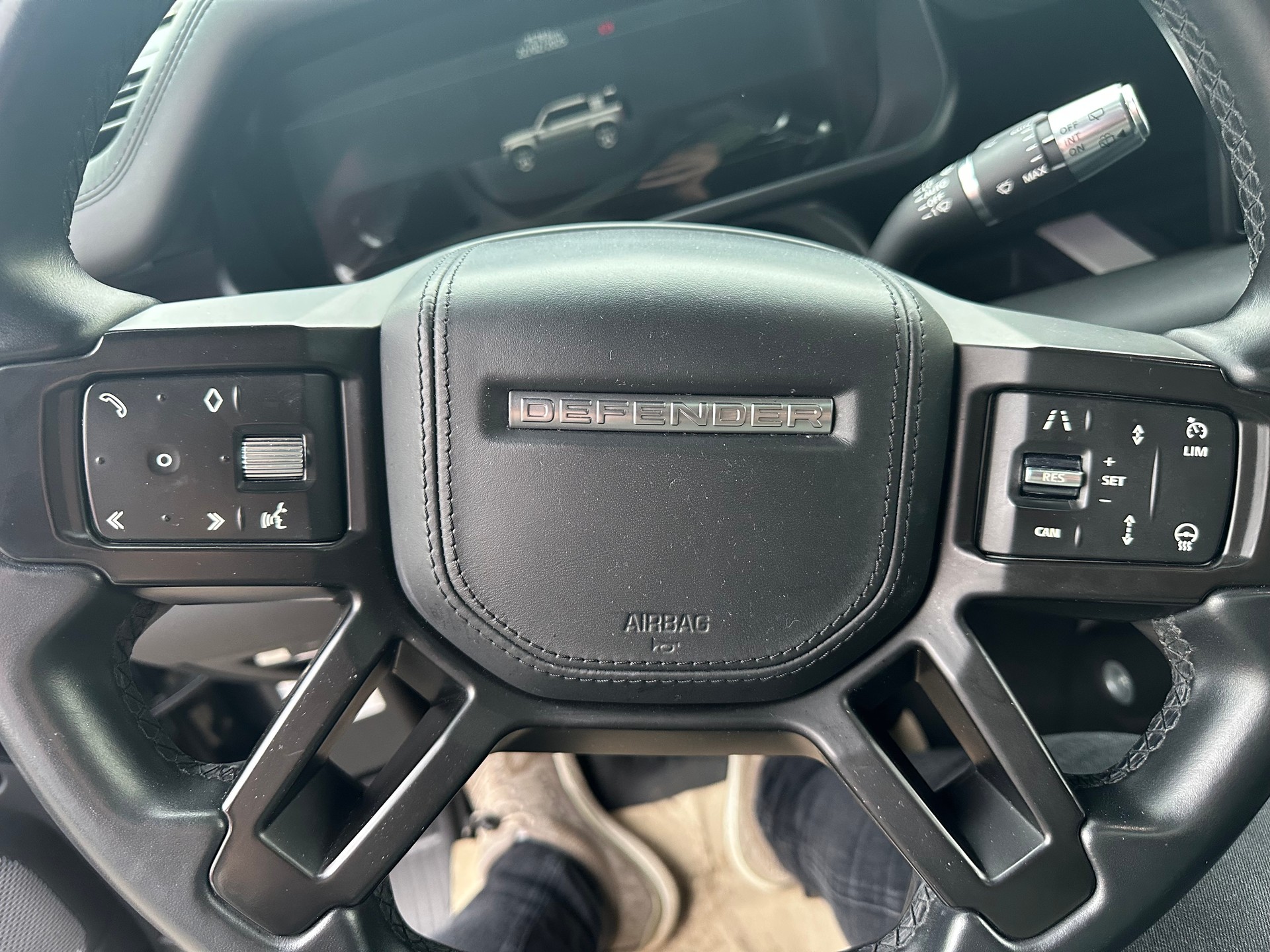 LAND ROVER Defender 110 3.0 D I6 300 Hardtop HSE AWD AT8-image-14