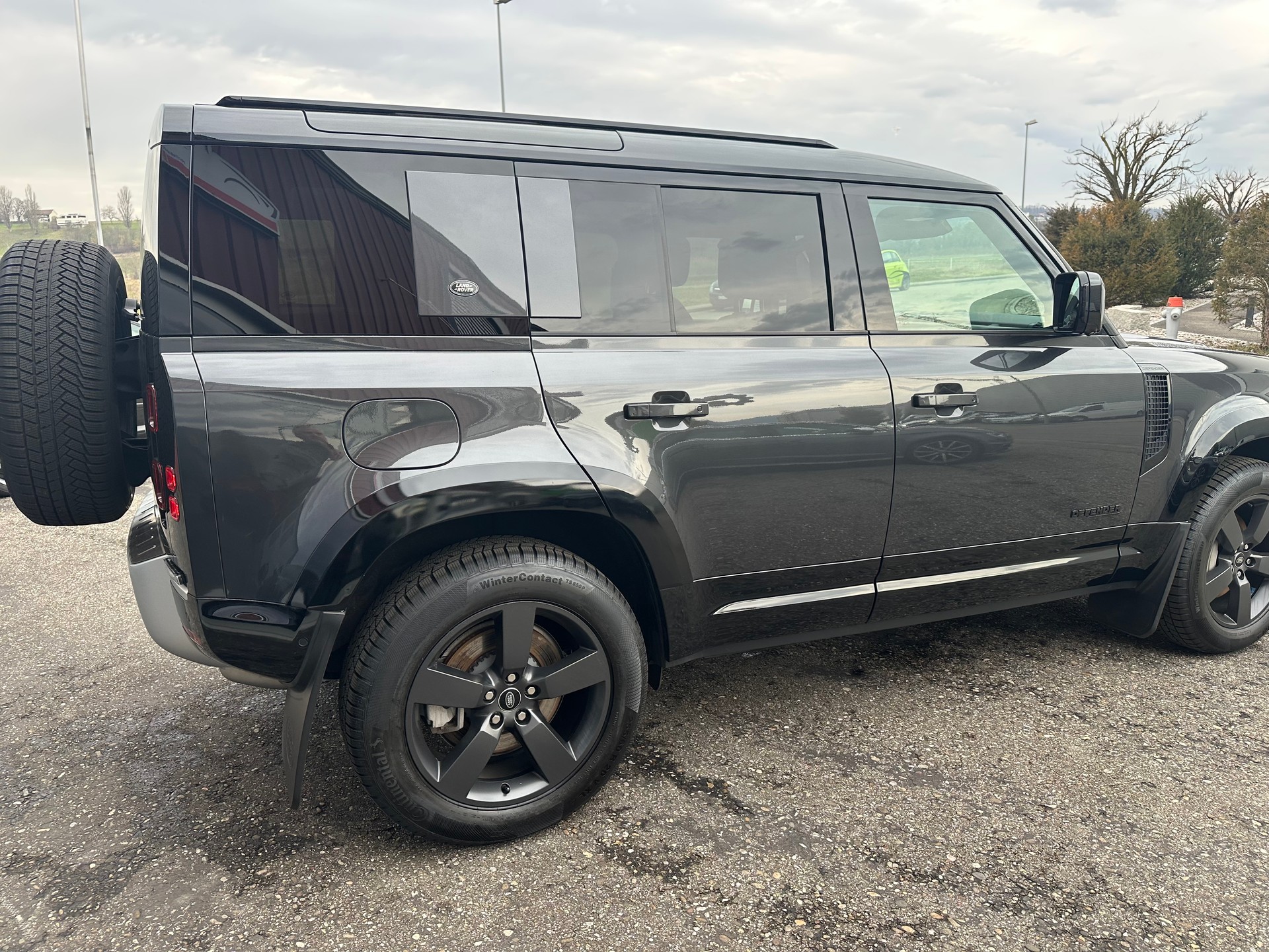 LAND ROVER Defender 110 3.0 D I6 300 Hardtop HSE AWD AT8-showroom-element-2