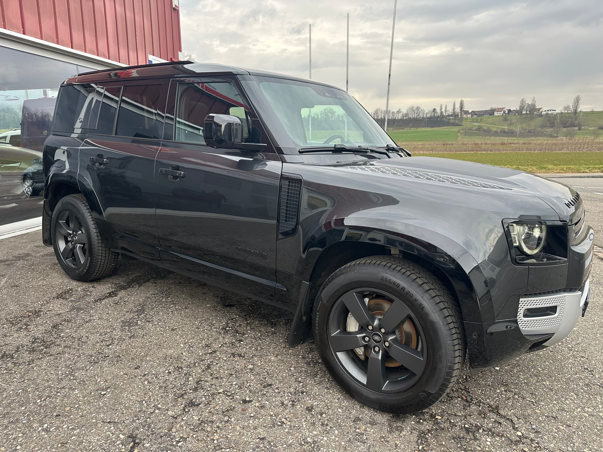LAND ROVER Defender 110 3.0 D I6 300 Hardtop HSE AWD AT8-showroom-element-1