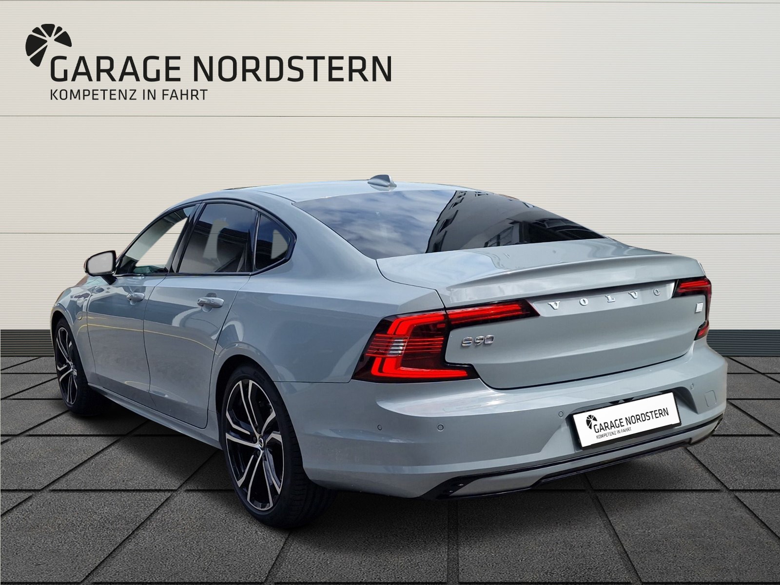 VOLVO S90 2.0 T8 TE Ultimate Dark eAWD-showroom-element-2