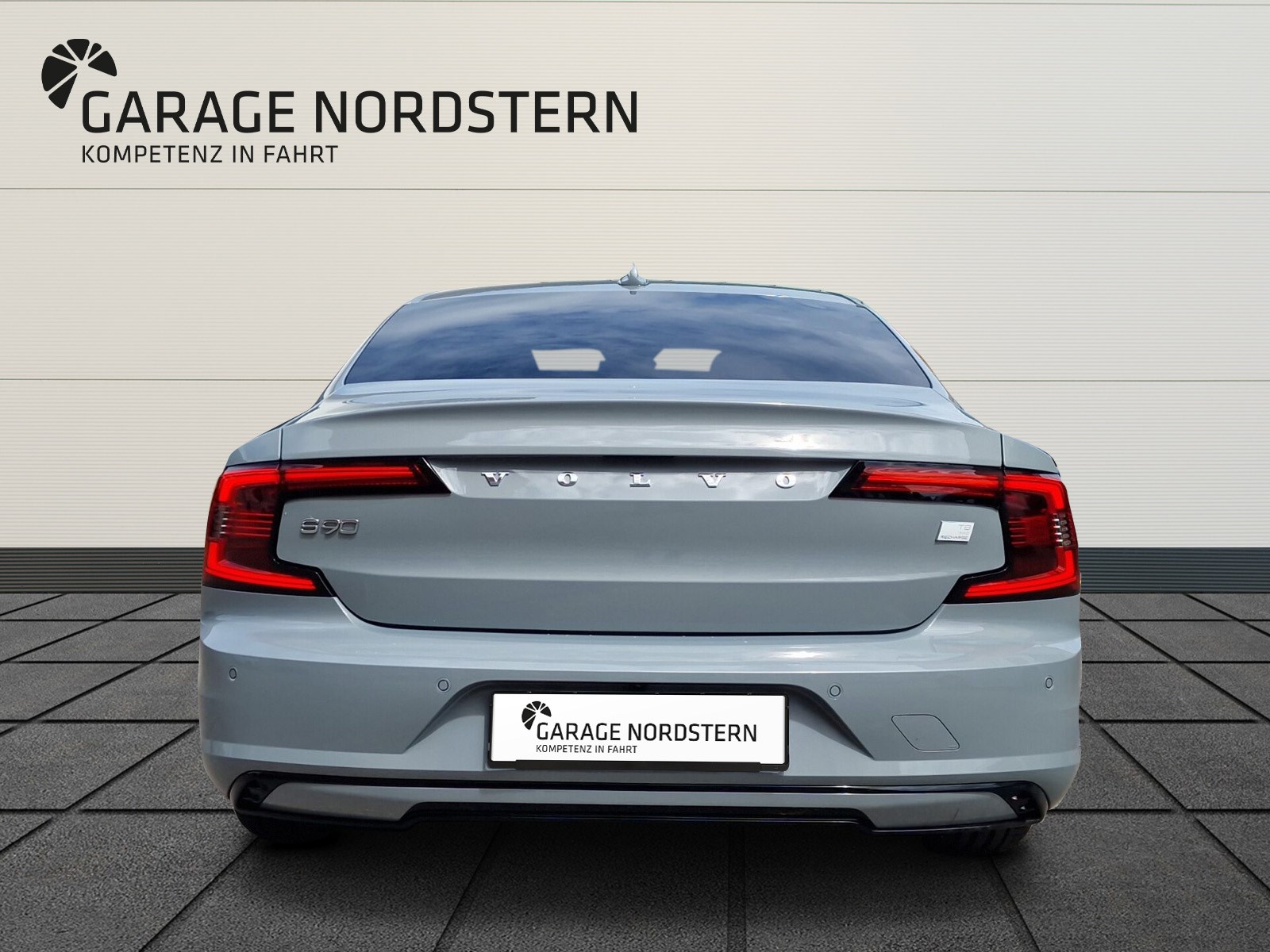 VOLVO S90 2.0 T8 TE Ultimate Dark eAWD-showroom-element-3