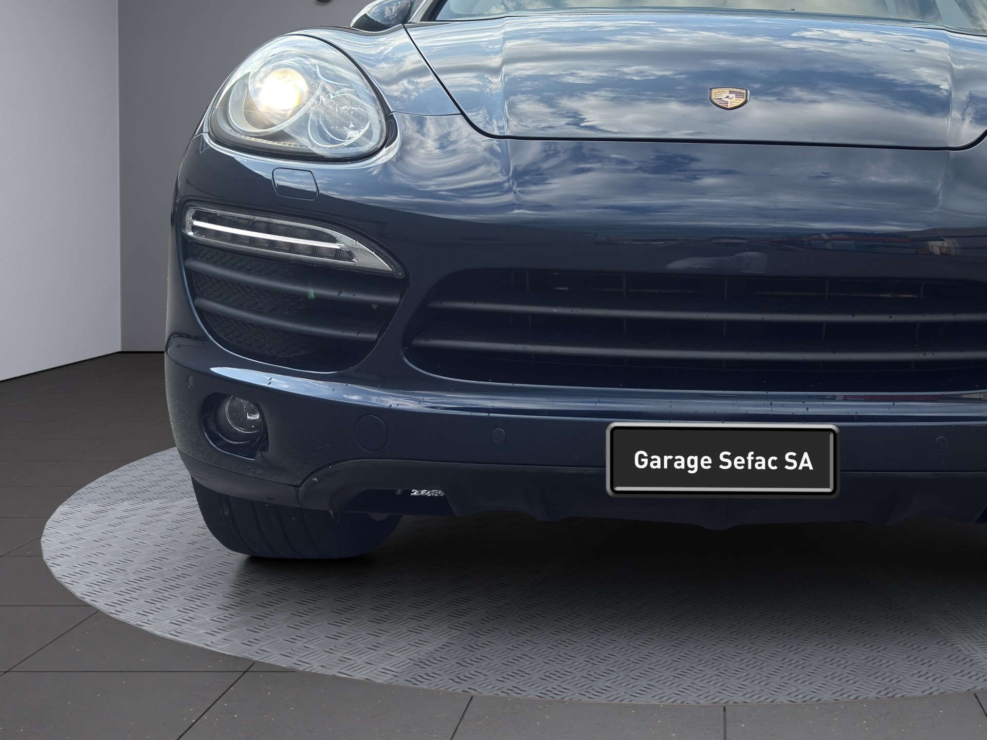 PORSCHE Cayenne S-showroom-element-3