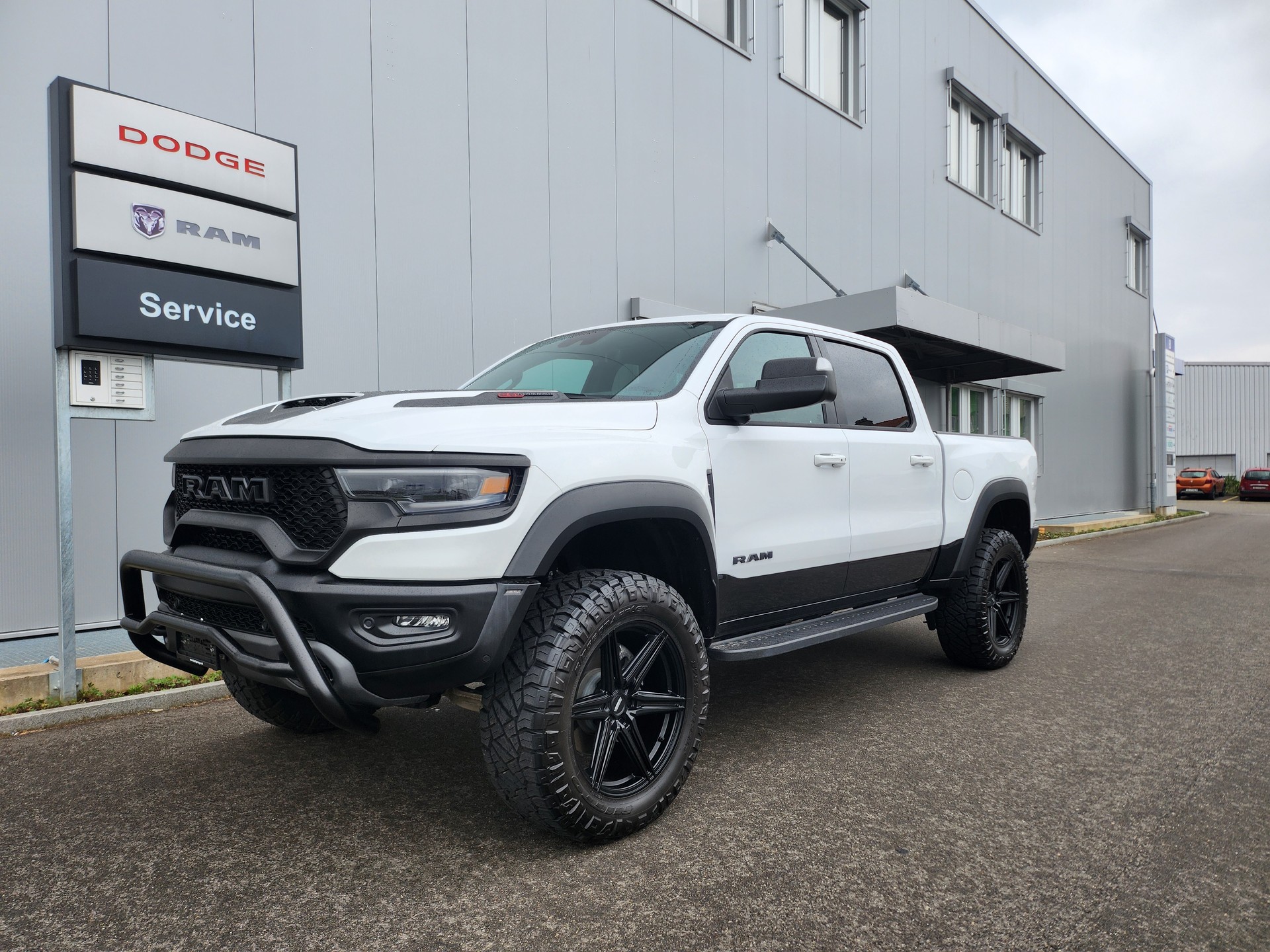 DODGE RAM 1500 6.2 4x4 Crew Cab TRX-showroom-element-1