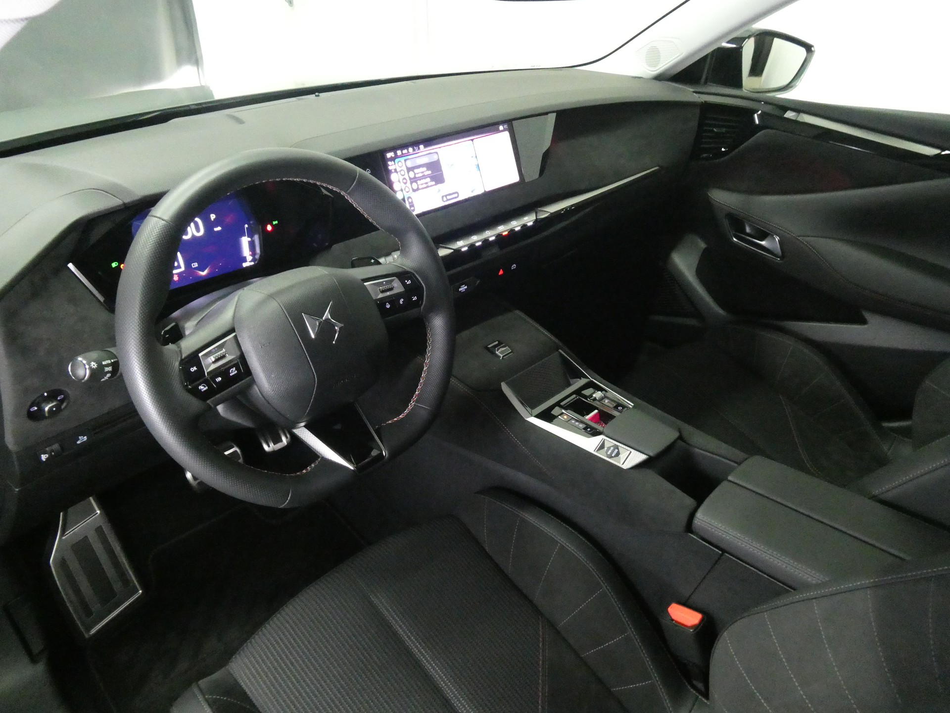 DS AUTOMOBILES DS 4 1.5 Blue HDi Performance Line EAT8 - Digital Cockpit - Navi - Leder/Alcantara - Distanzregler - Kamera - 130 PS-image-7