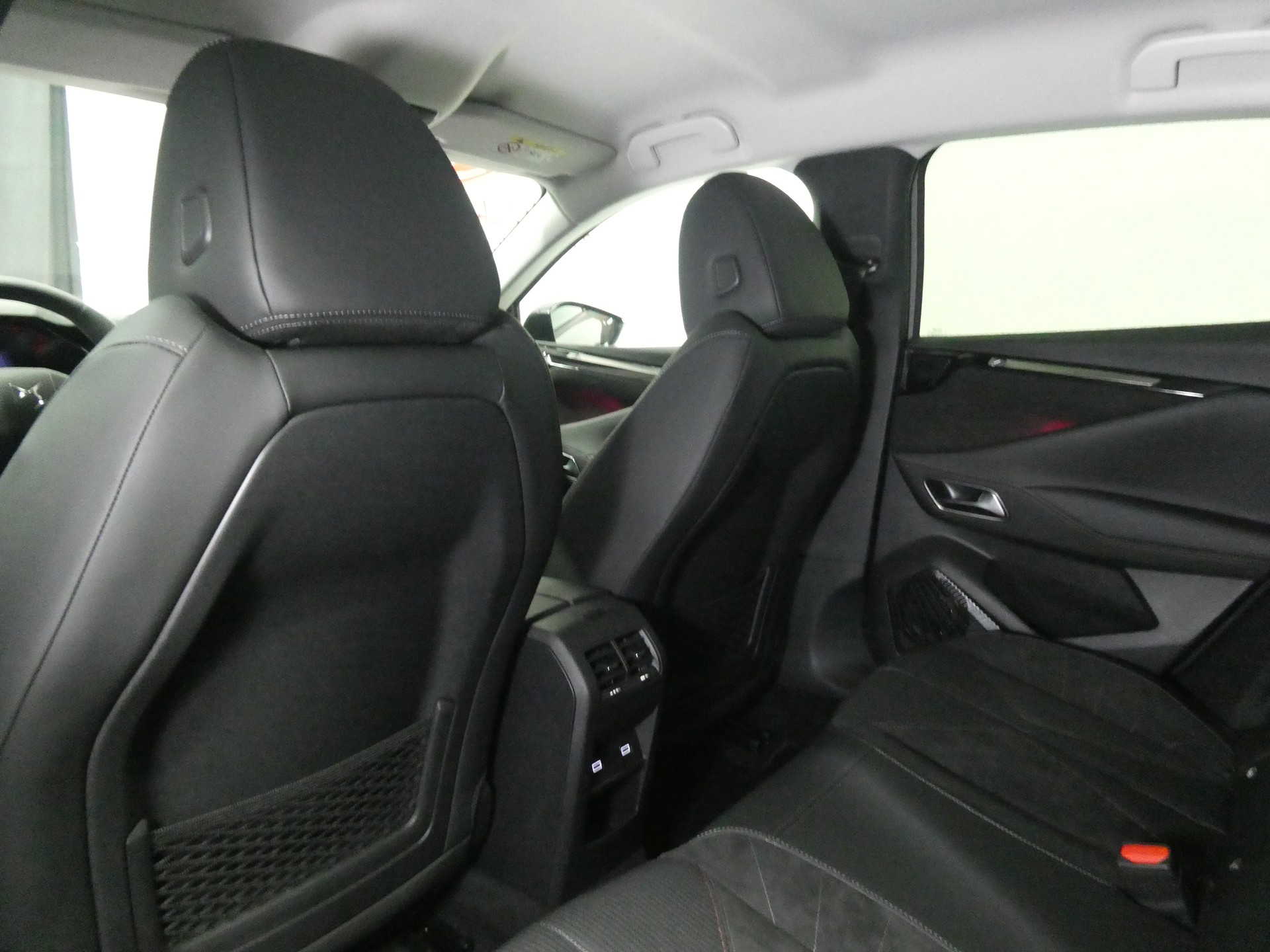 DS AUTOMOBILES DS 4 1.5 Blue HDi Performance Line EAT8 - Digital Cockpit - Navi - Leder/Alcantara - Distanzregler - Kamera - 130 PS-image-9