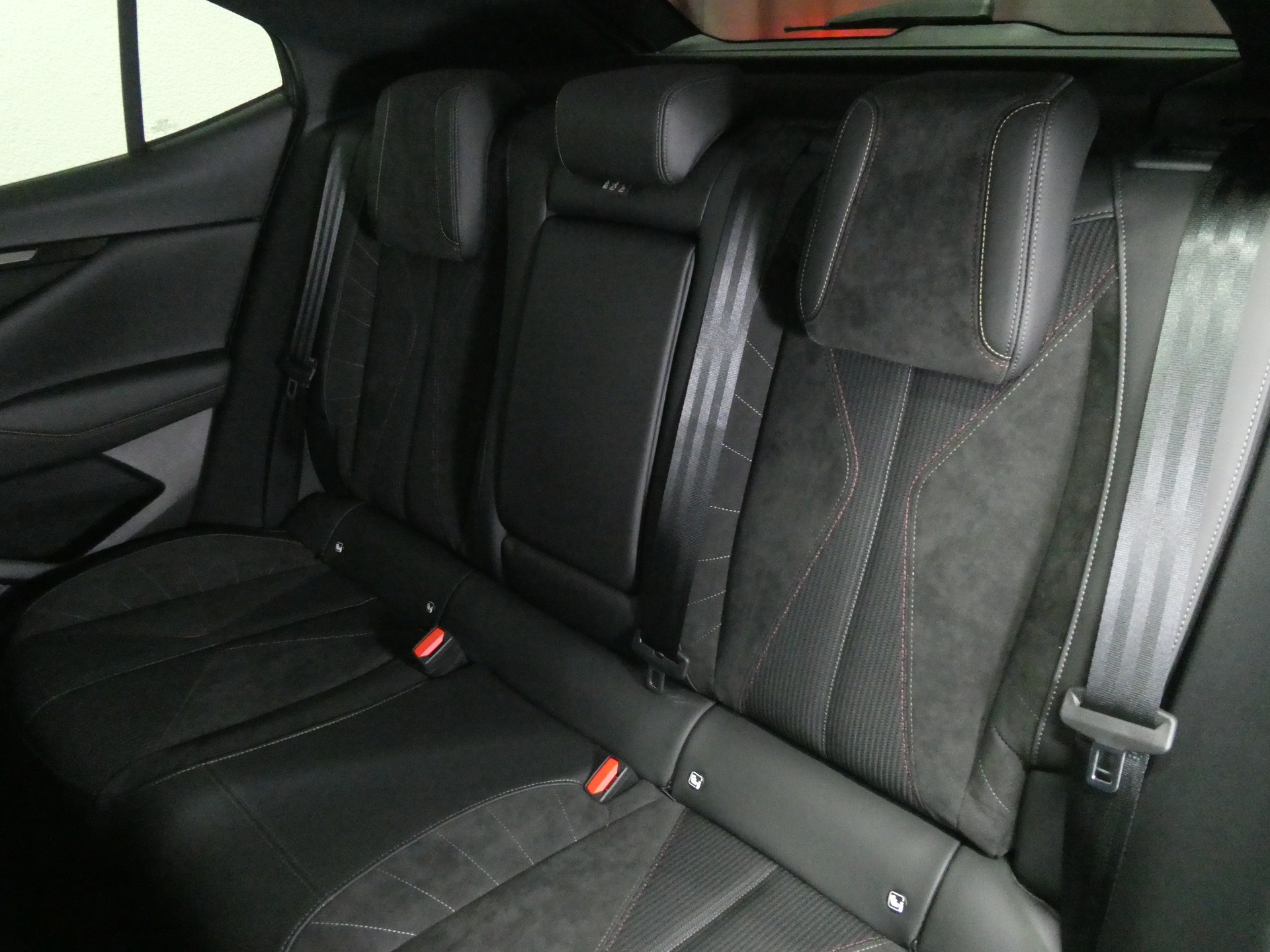 DS AUTOMOBILES DS 4 1.5 Blue HDi Performance Line EAT8 - Digital Cockpit - Navi - Leder/Alcantara - Distanzregler - Kamera - 130 PS-image-10
