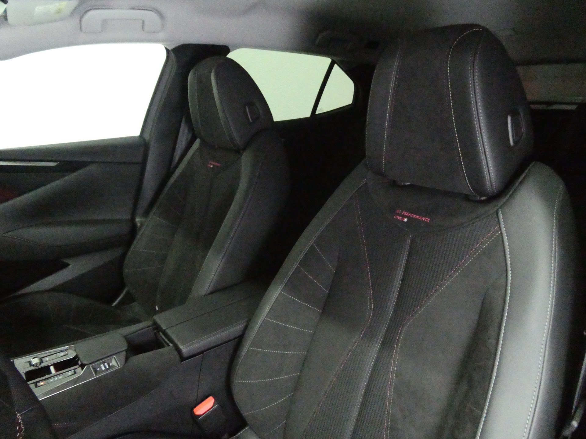 DS AUTOMOBILES DS 4 1.5 Blue HDi Performance Line EAT8 - Digital Cockpit - Navi - Leder/Alcantara - Distanzregler - Kamera - 130 PS-image-8