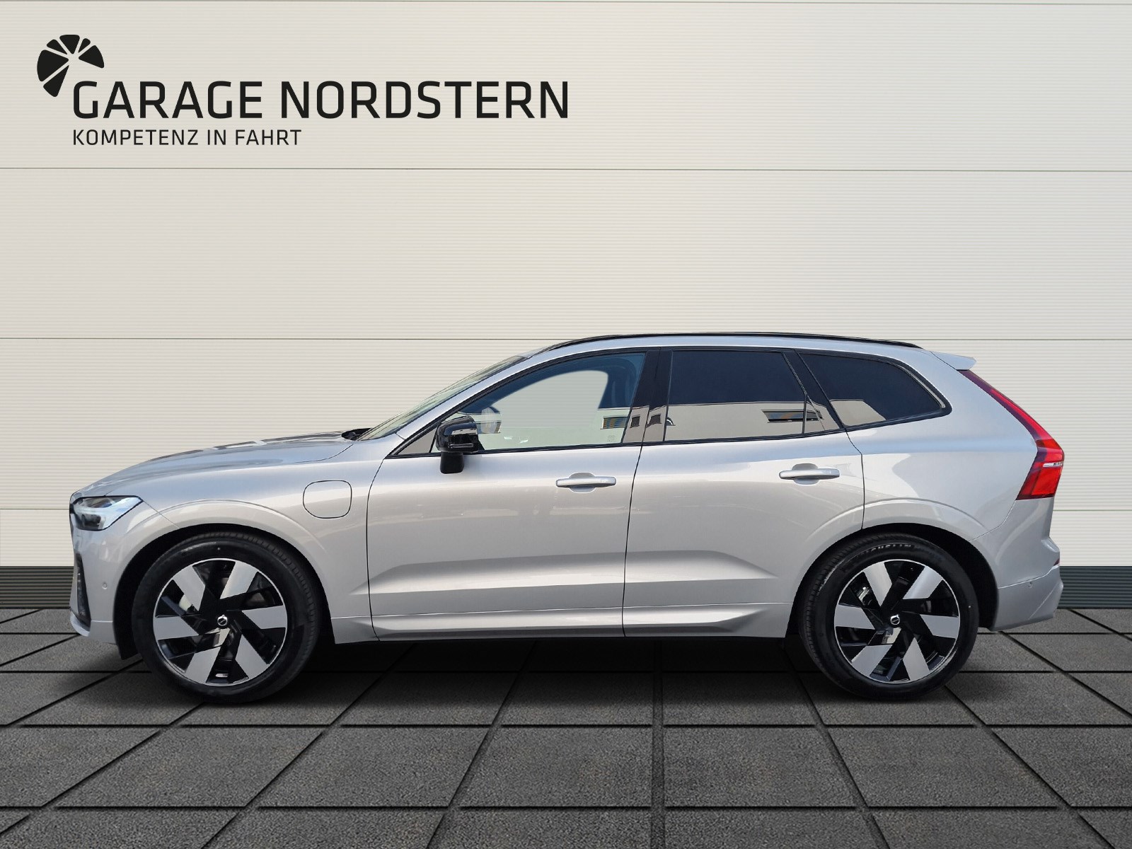 VOLVO XC60 2.0 T6 TE Ultimate Dark eAWD-showroom-element-1