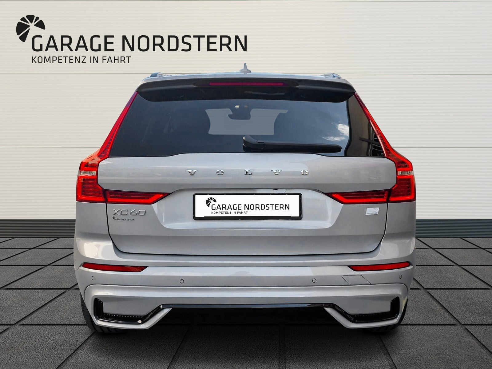 VOLVO XC60 2.0 T6 TE Ultimate Dark eAWD-showroom-element-3