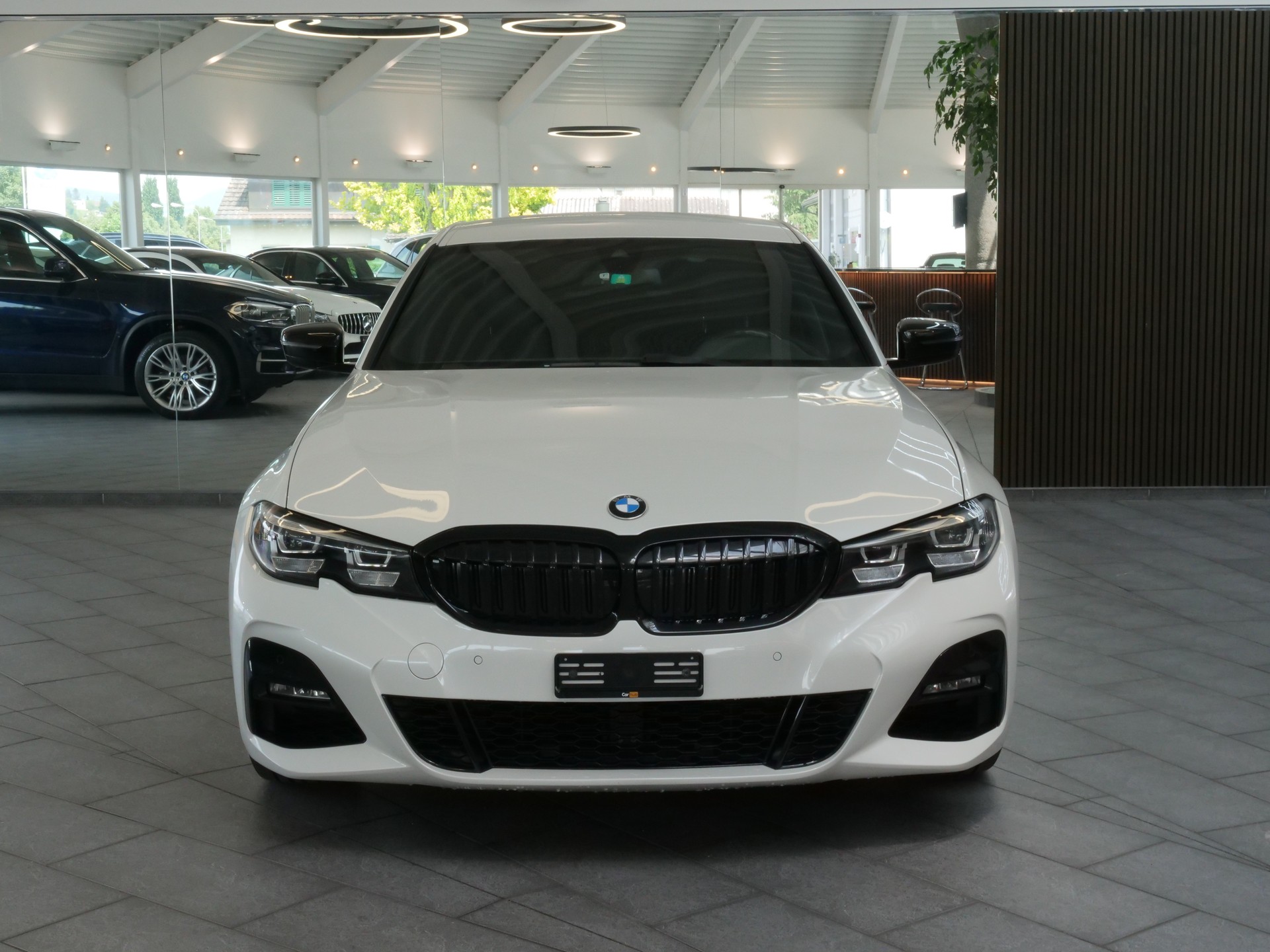 BMW 330i M Sport Steptronic-showroom-element-1