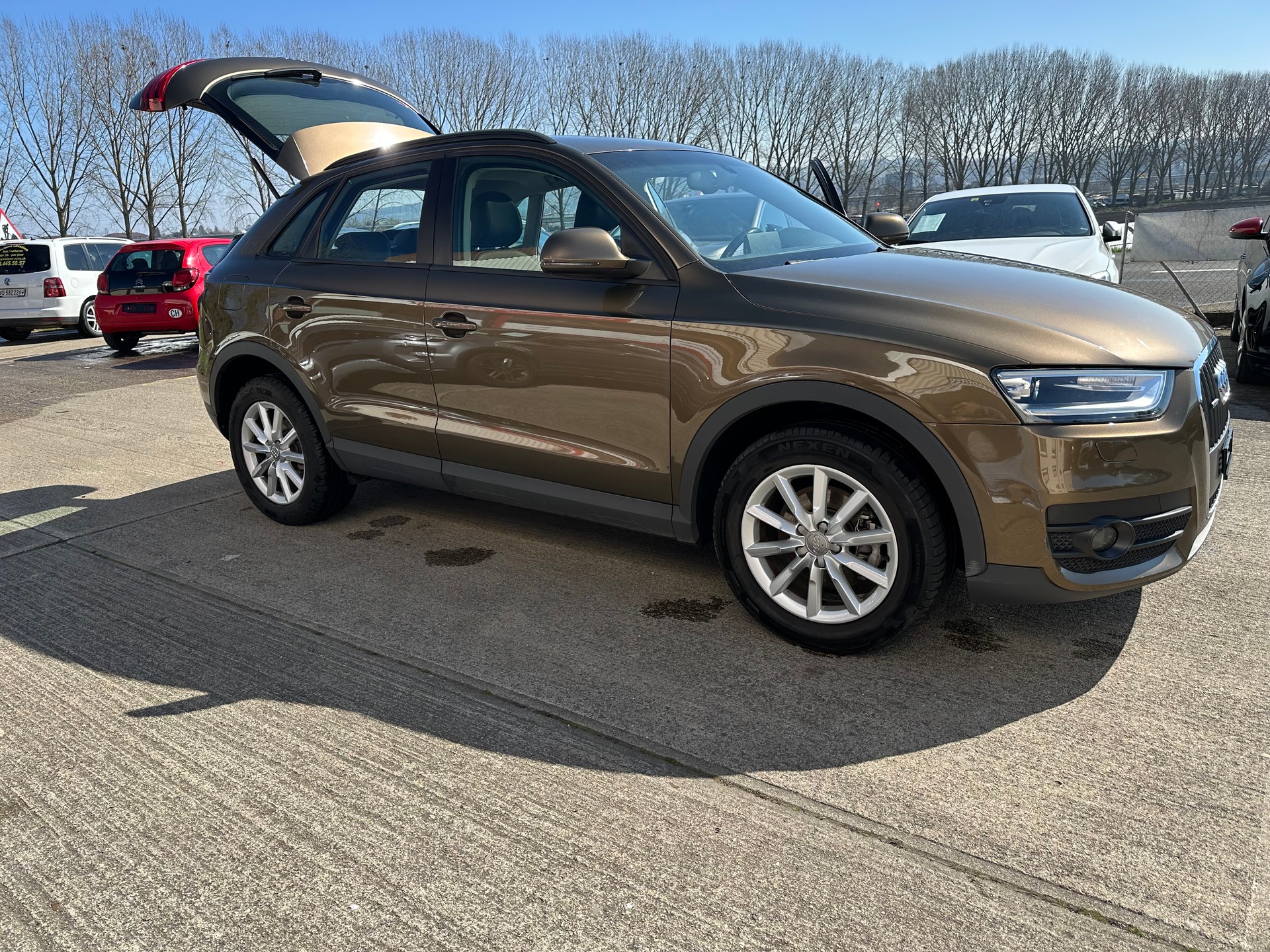 AUDI Q3 2.0 TFSI quattro S-tronic-showroom-element-1