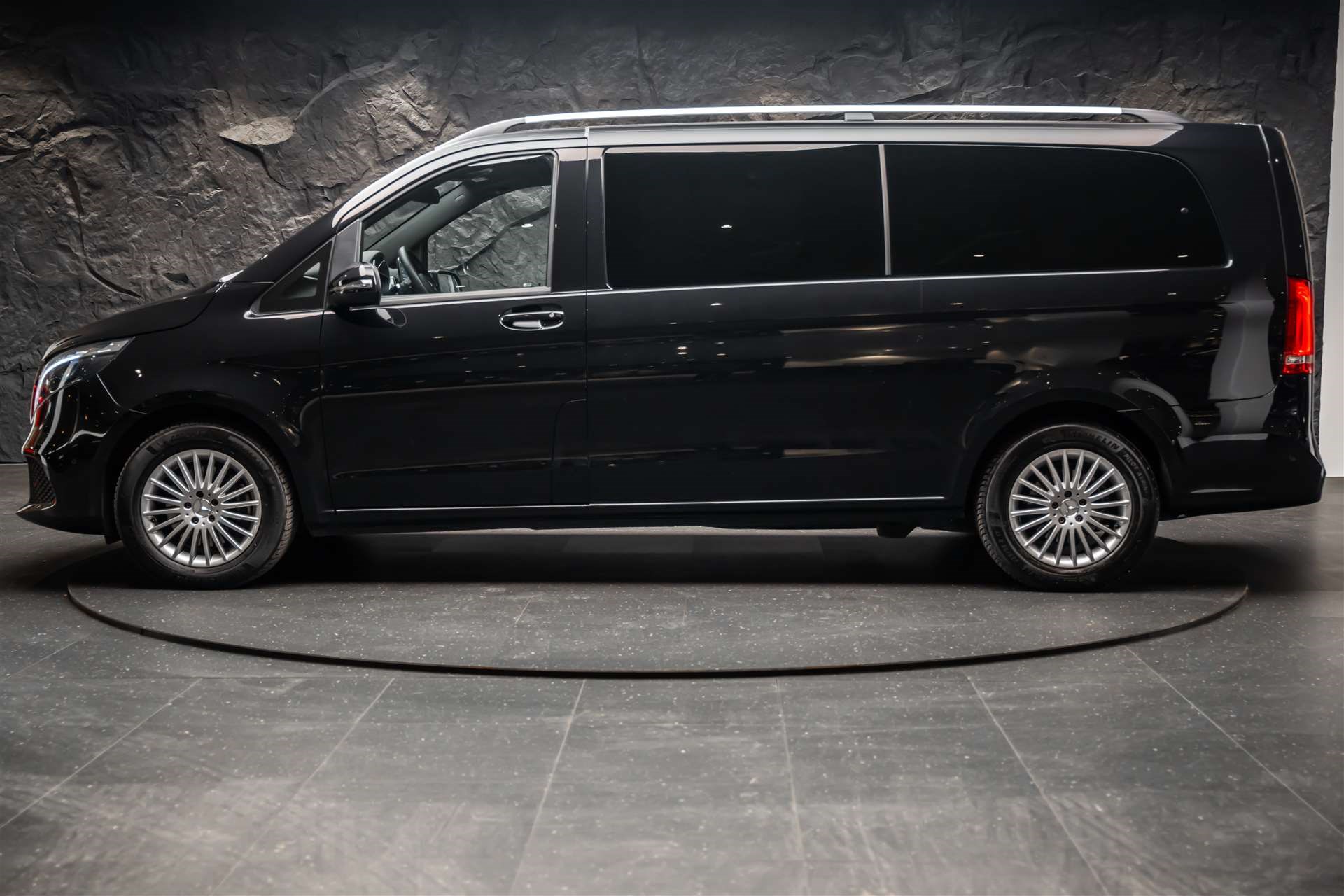 MERCEDES-BENZ V 300 d extralang 4Matic 9G-Tronic *Facelift*7-Sitzer*Fahrassist*E-Türen*-image-1