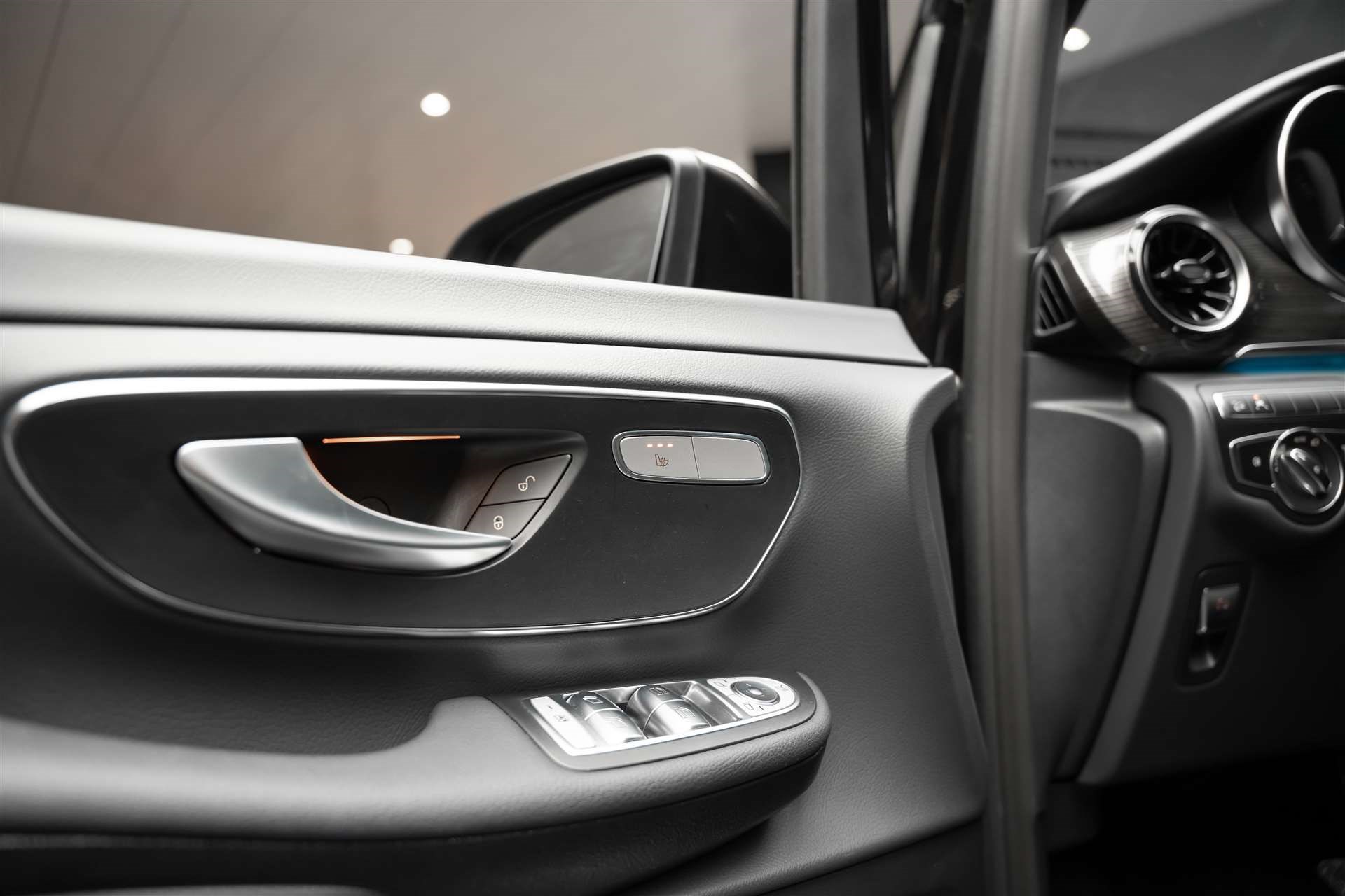 MERCEDES-BENZ V 300 d extralang 4Matic 9G-Tronic *Facelift*7-Sitzer*Fahrassist*E-Türen*-image-20