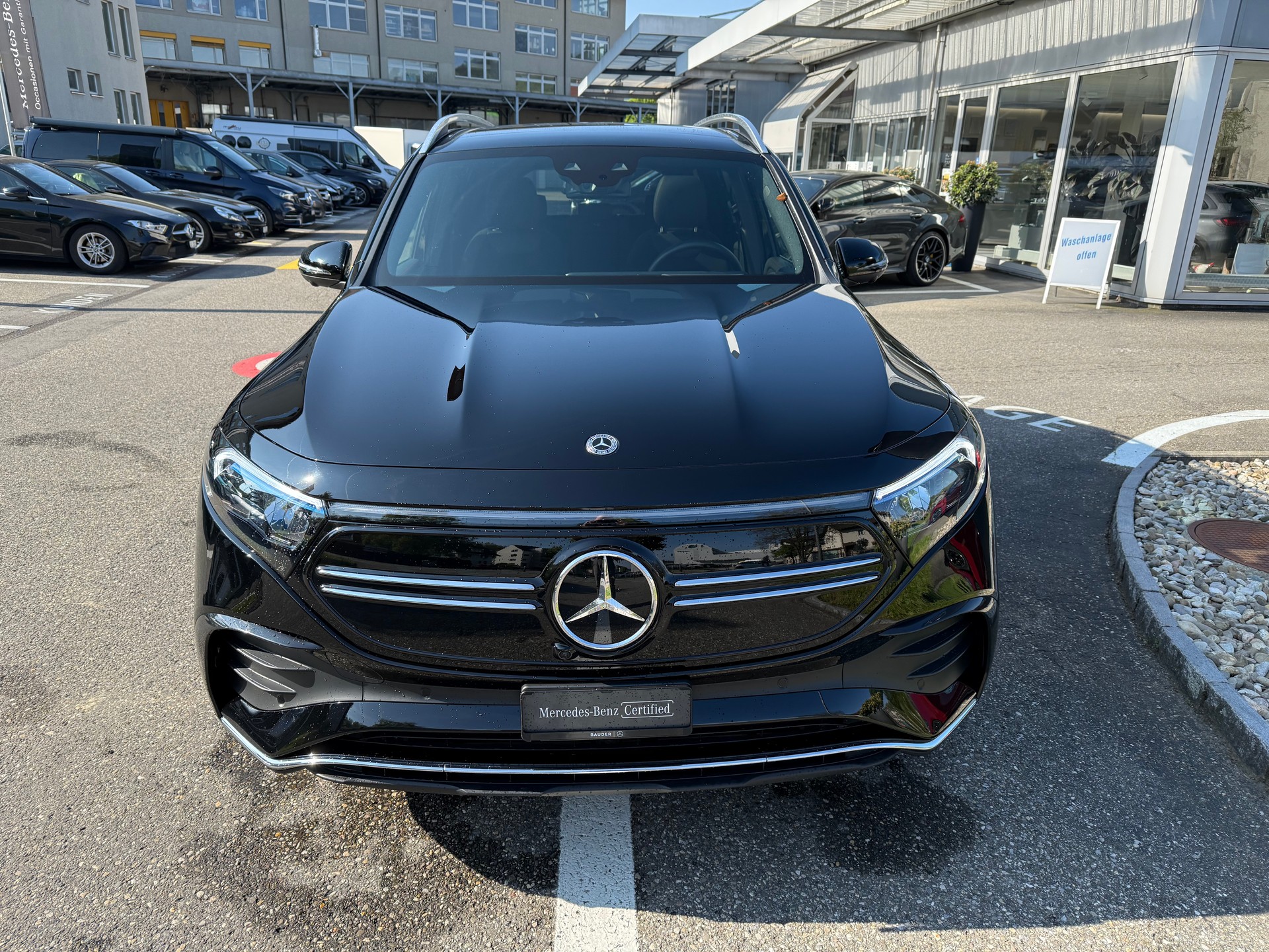 MERCEDES-BENZ EQB 300 4M Swiss Star AMG-showroom-element-1