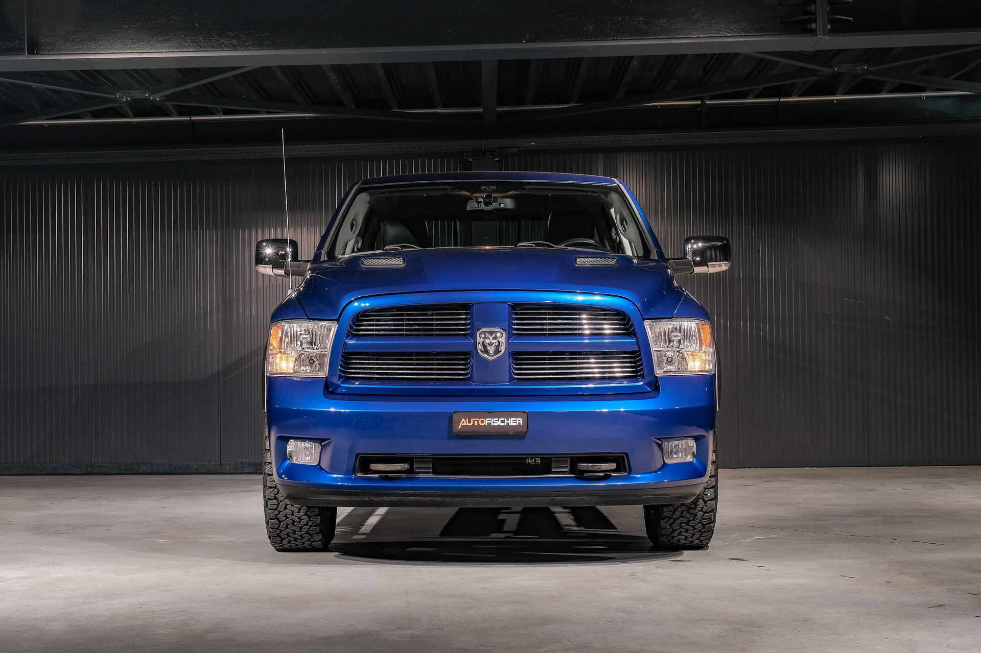 DODGE RAM 1500 HEMI 5.7 V8-showroom-element-3