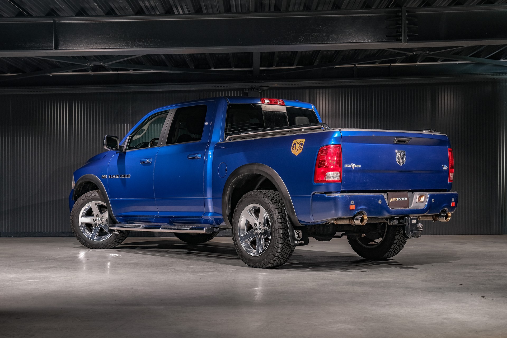 DODGE RAM 1500 HEMI 5.7 V8-showroom-element-2