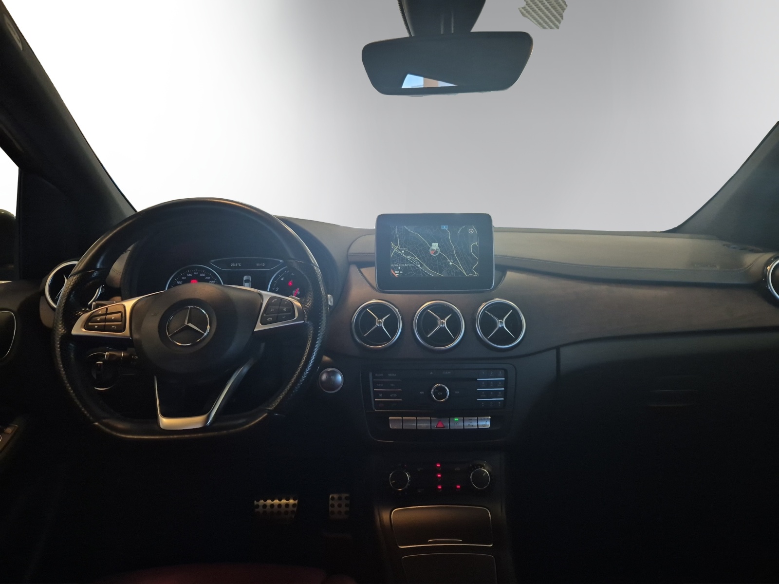 Image MERCEDES-BENZ B-220 B 220 AMG Line 4Matic