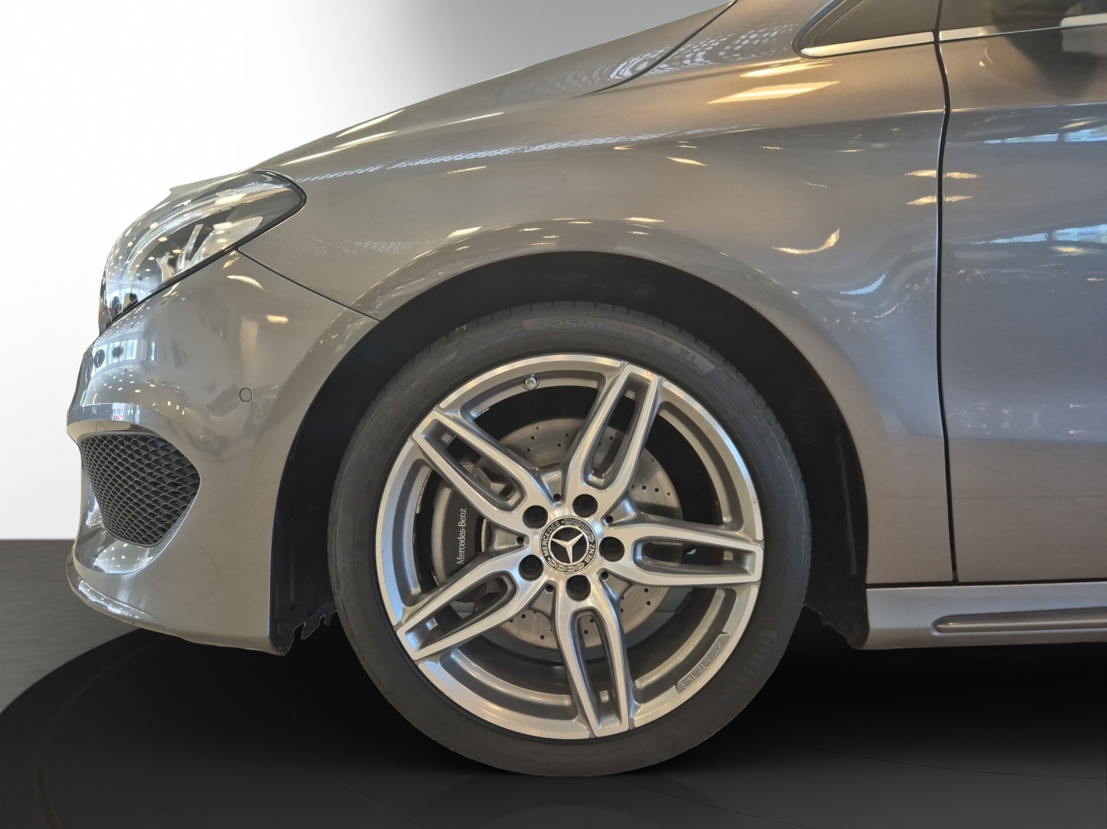 Image MERCEDES-BENZ B-220 B 220 AMG Line 4Matic