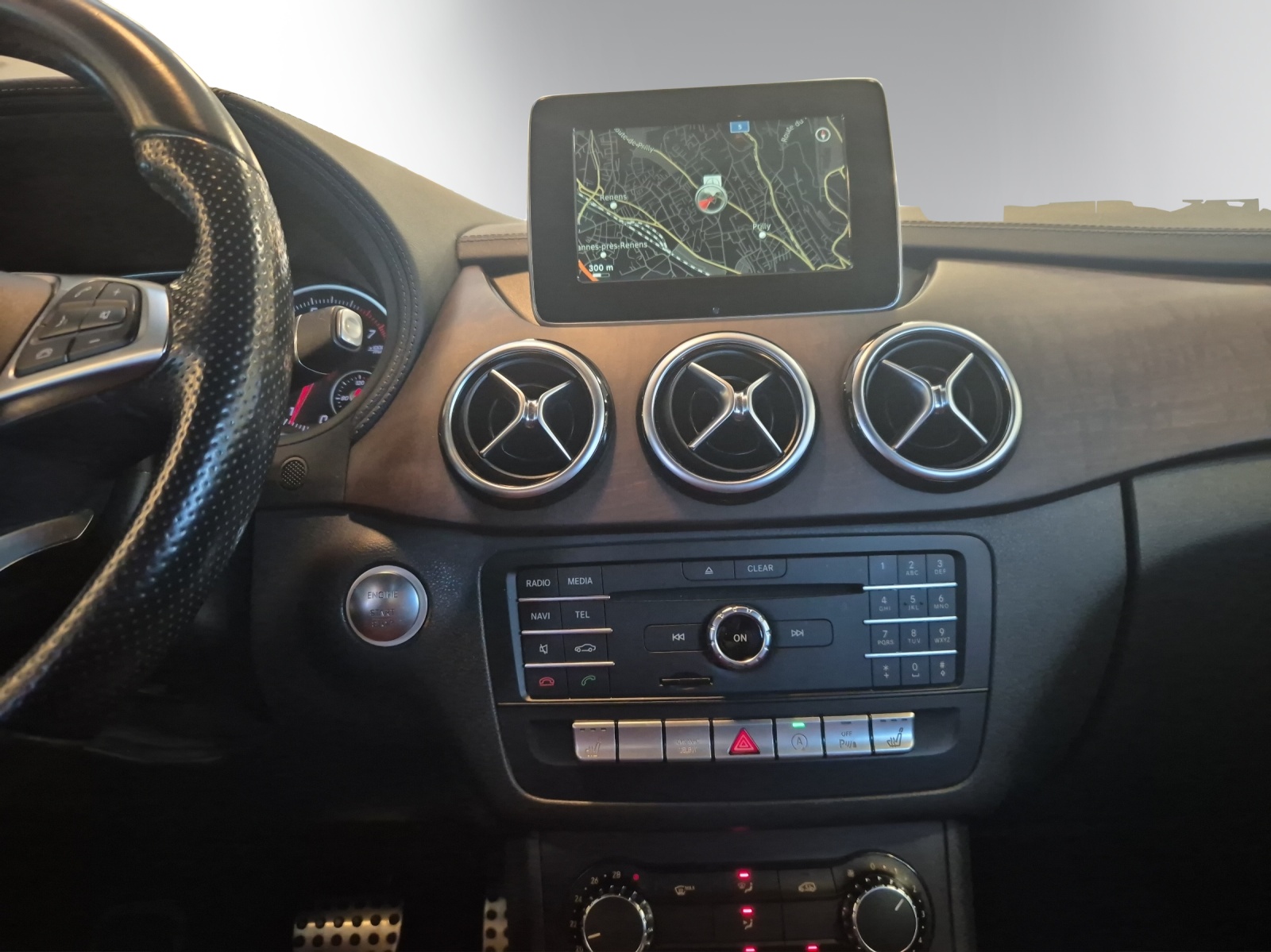 Image MERCEDES-BENZ B-220 B 220 AMG Line 4Matic