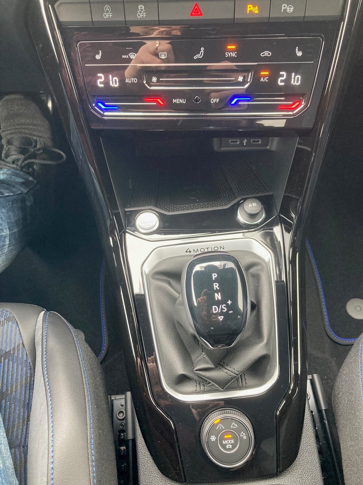 VW T-Roc 2.0 TSI R DSG 4Motion-image-1