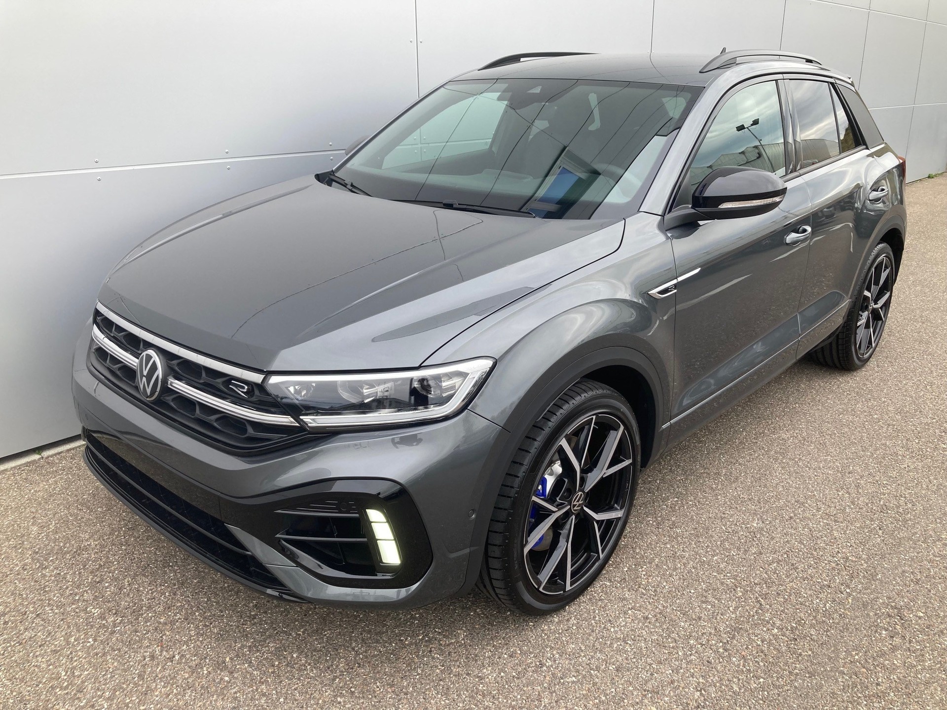 VW T-Roc 2.0 TSI R DSG 4Motion-image-0