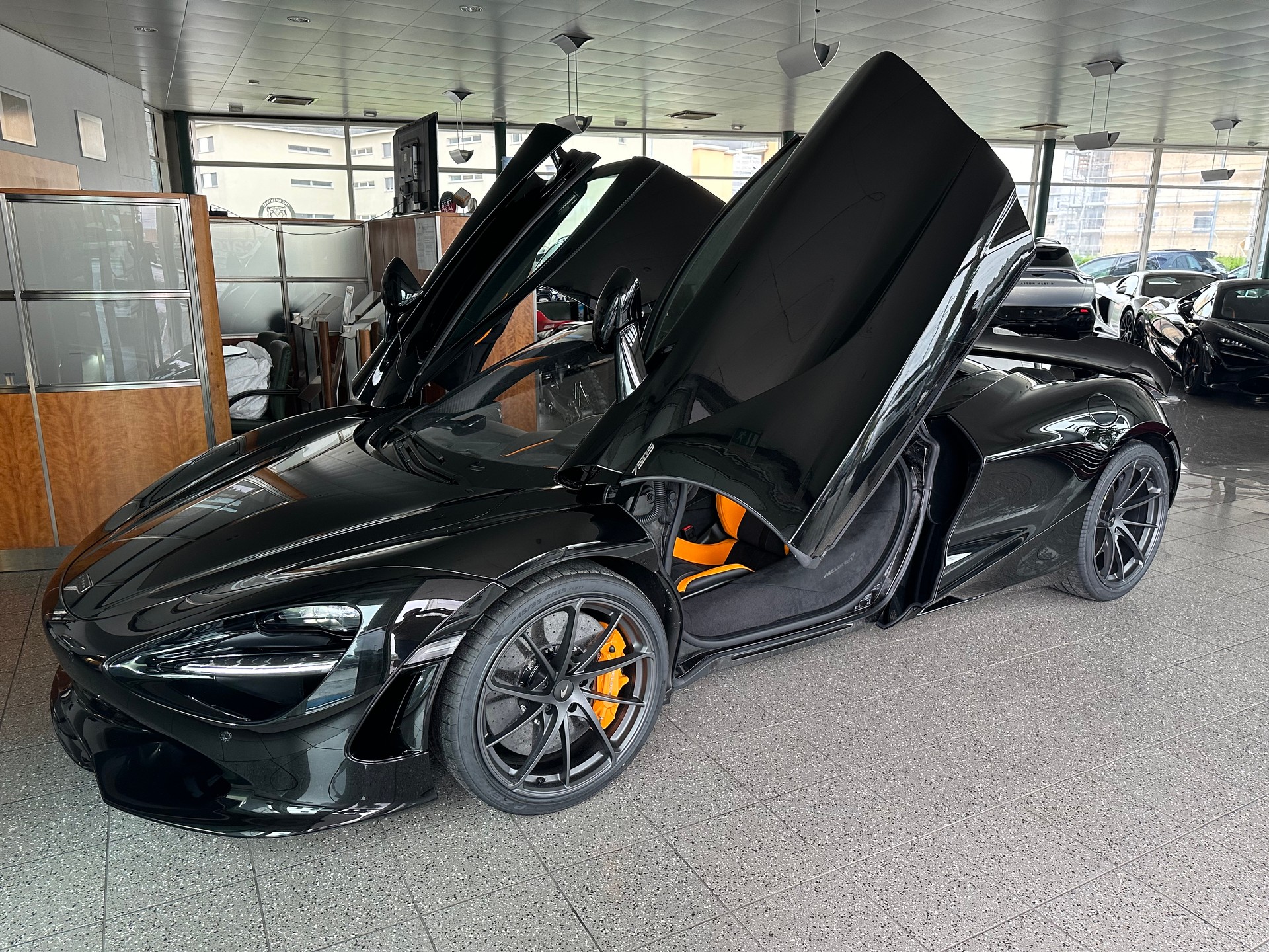 McLAREN 750S Performance-image-1