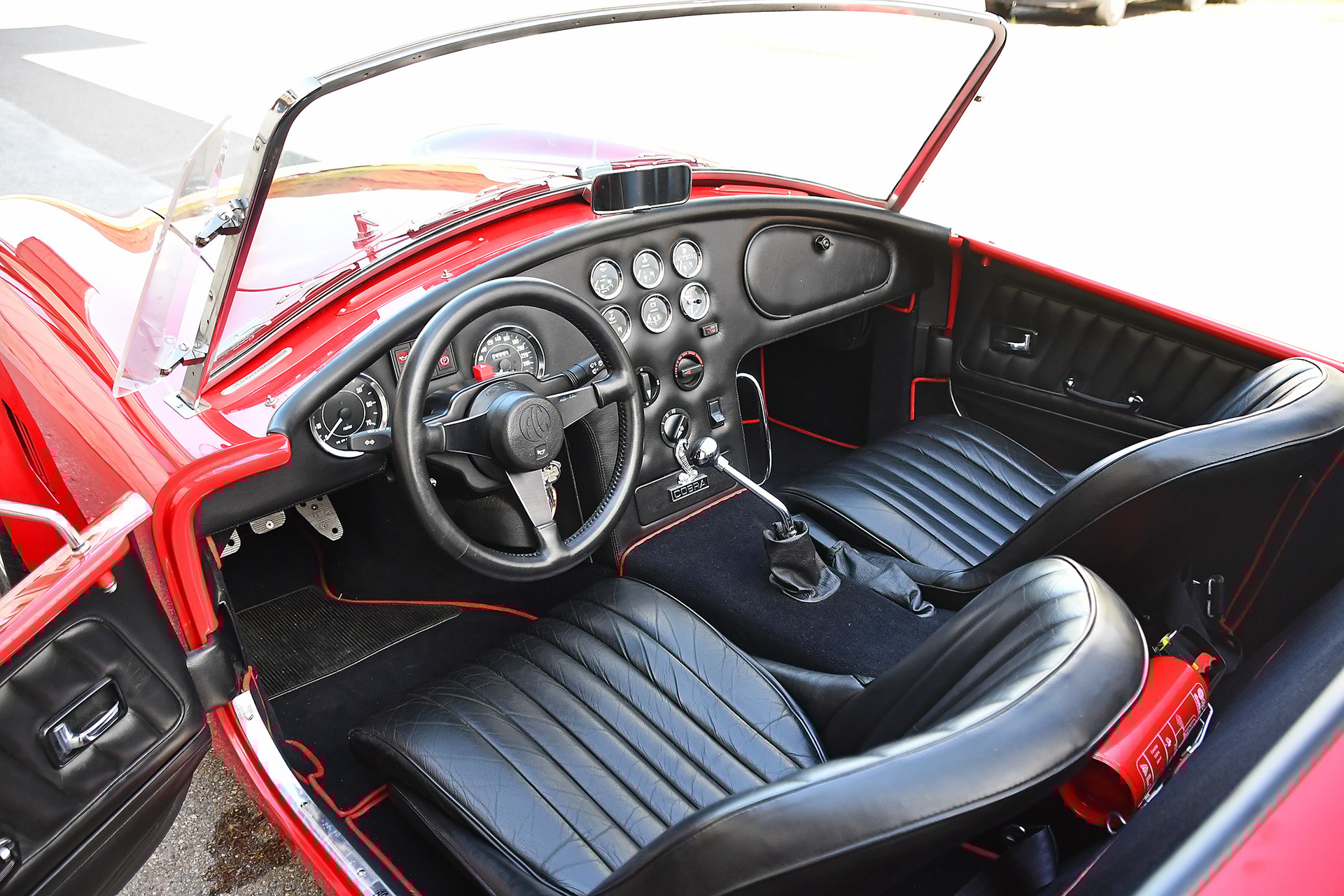 AC Cobra Mk IV "Ausstellungsfahrzeug Genfer Autosalon mit 4900km"-image-6