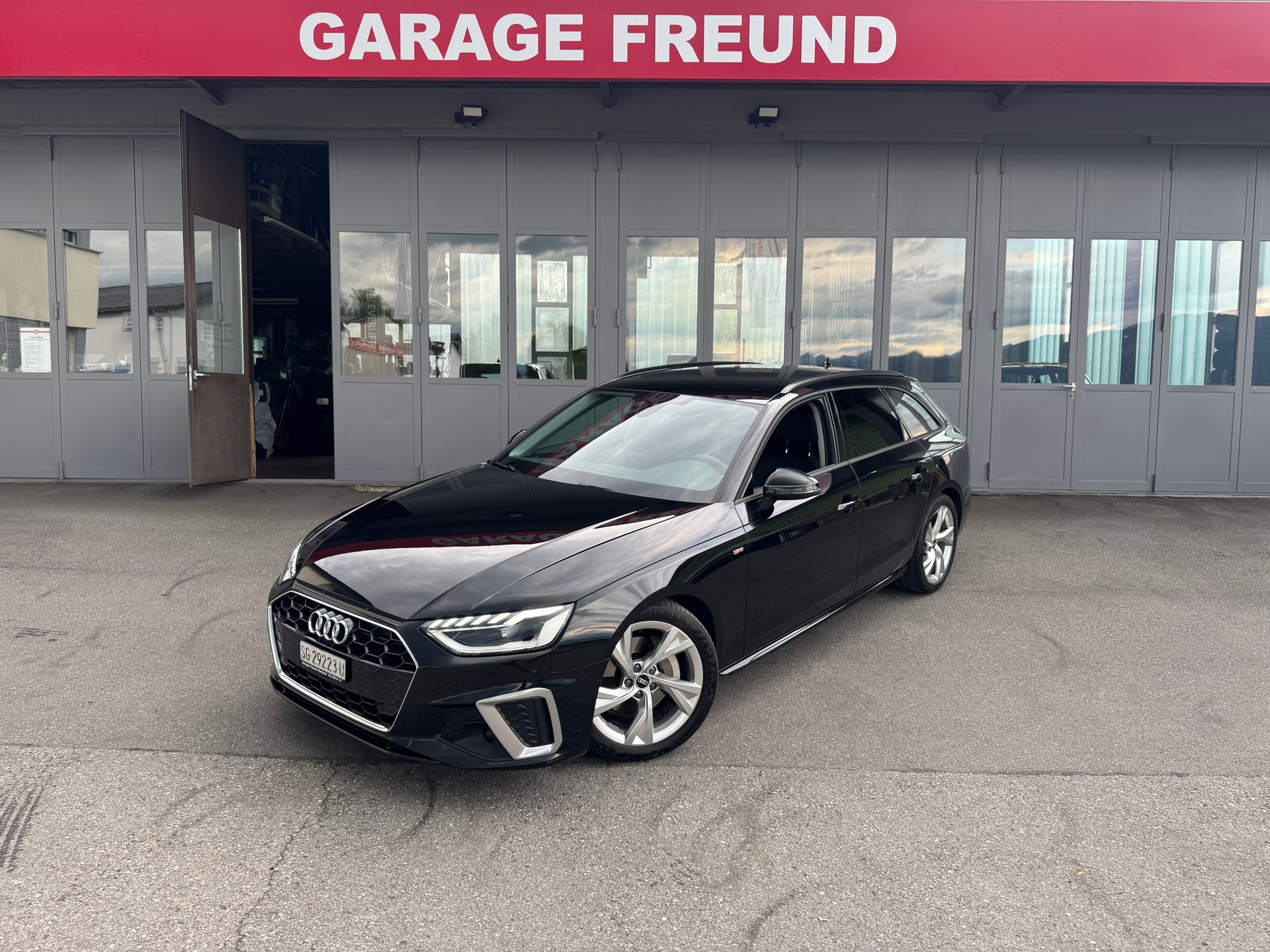 AUDI A4 Avant 40 TDI S line S-tronic-showroom-element-3