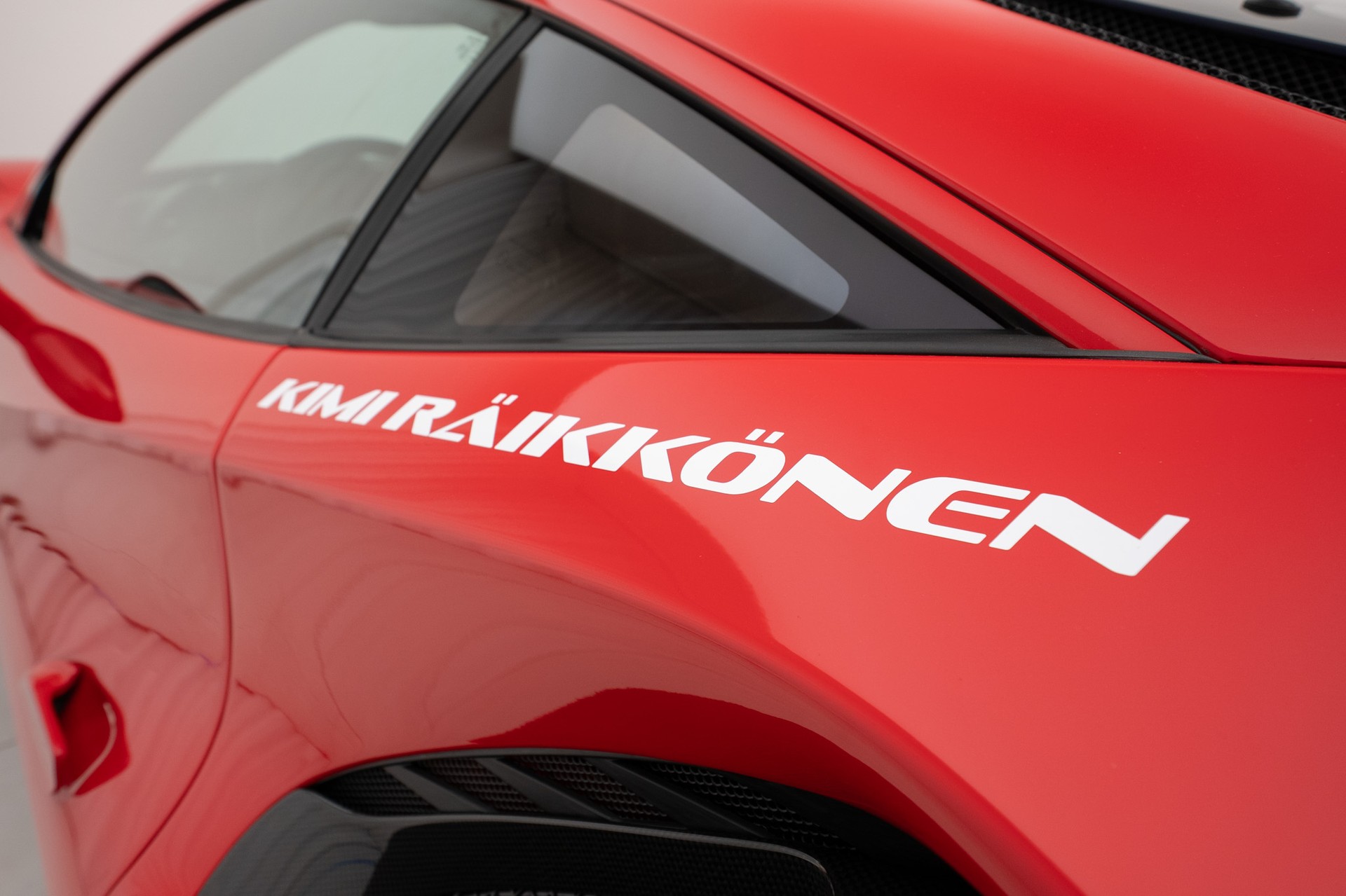 FERRARI 488 Pista Piloti Kimi Räikkönen-image-21
