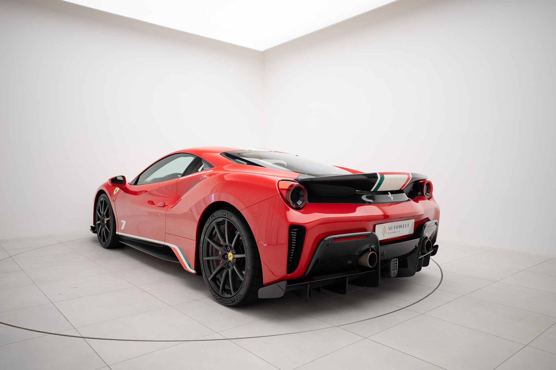FERRARI 488 Pista Piloti Kimi Räikkönen-showroom-element-2