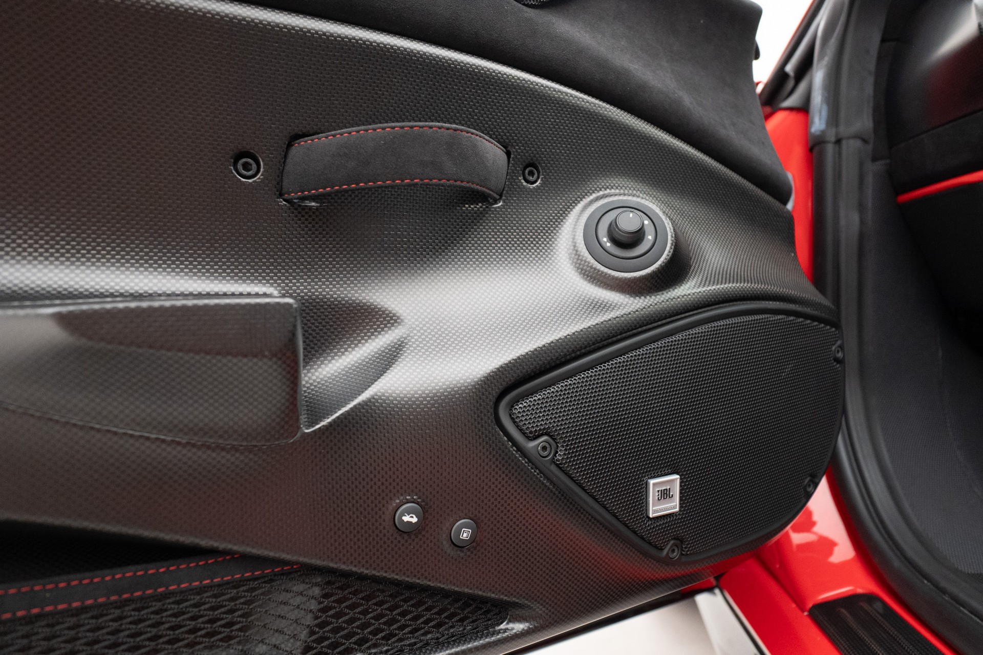 FERRARI 488 Pista Piloti Kimi Räikkönen-image-11