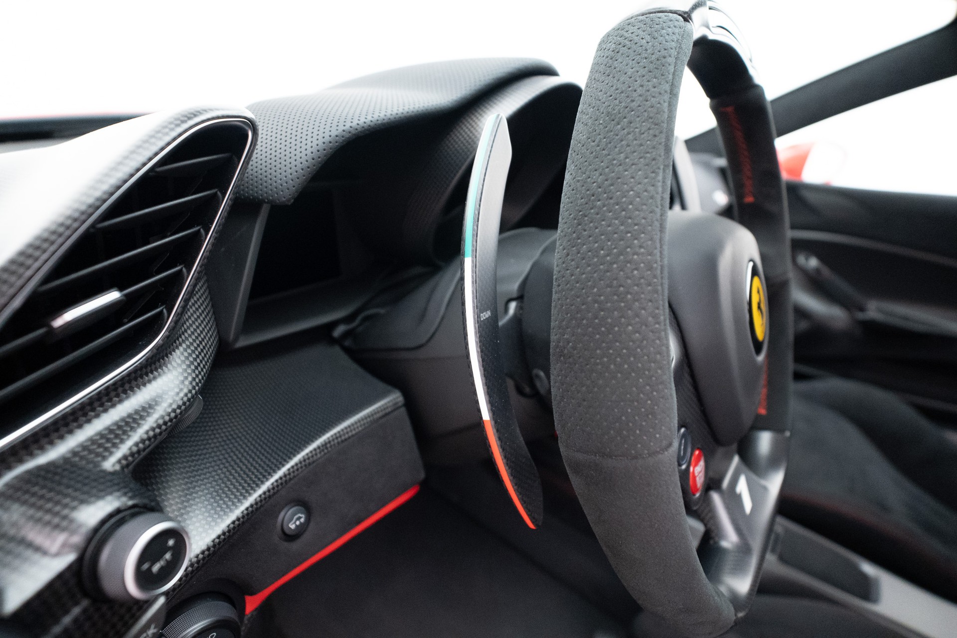 FERRARI 488 Pista Piloti Kimi Räikkönen-image-12