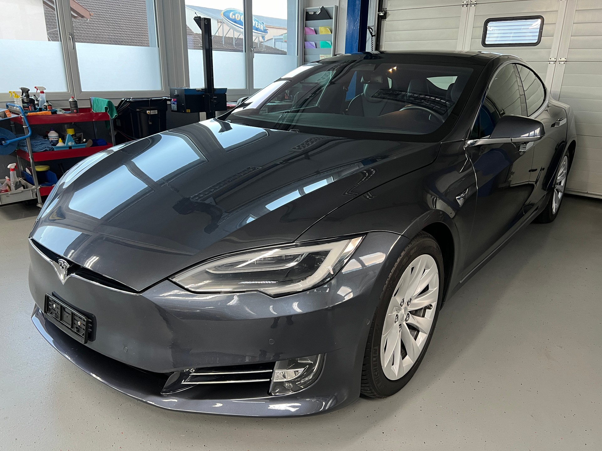 TESLA Model S 75 D