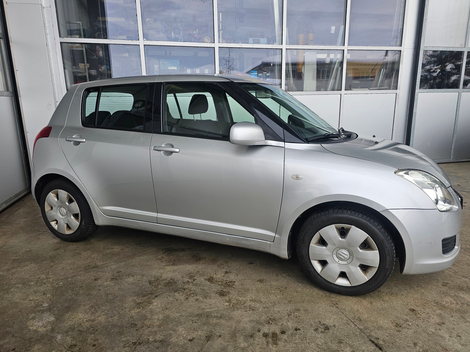 SUZUKI Swift 1.3i  frisch ab Mfk-showroom-element-3