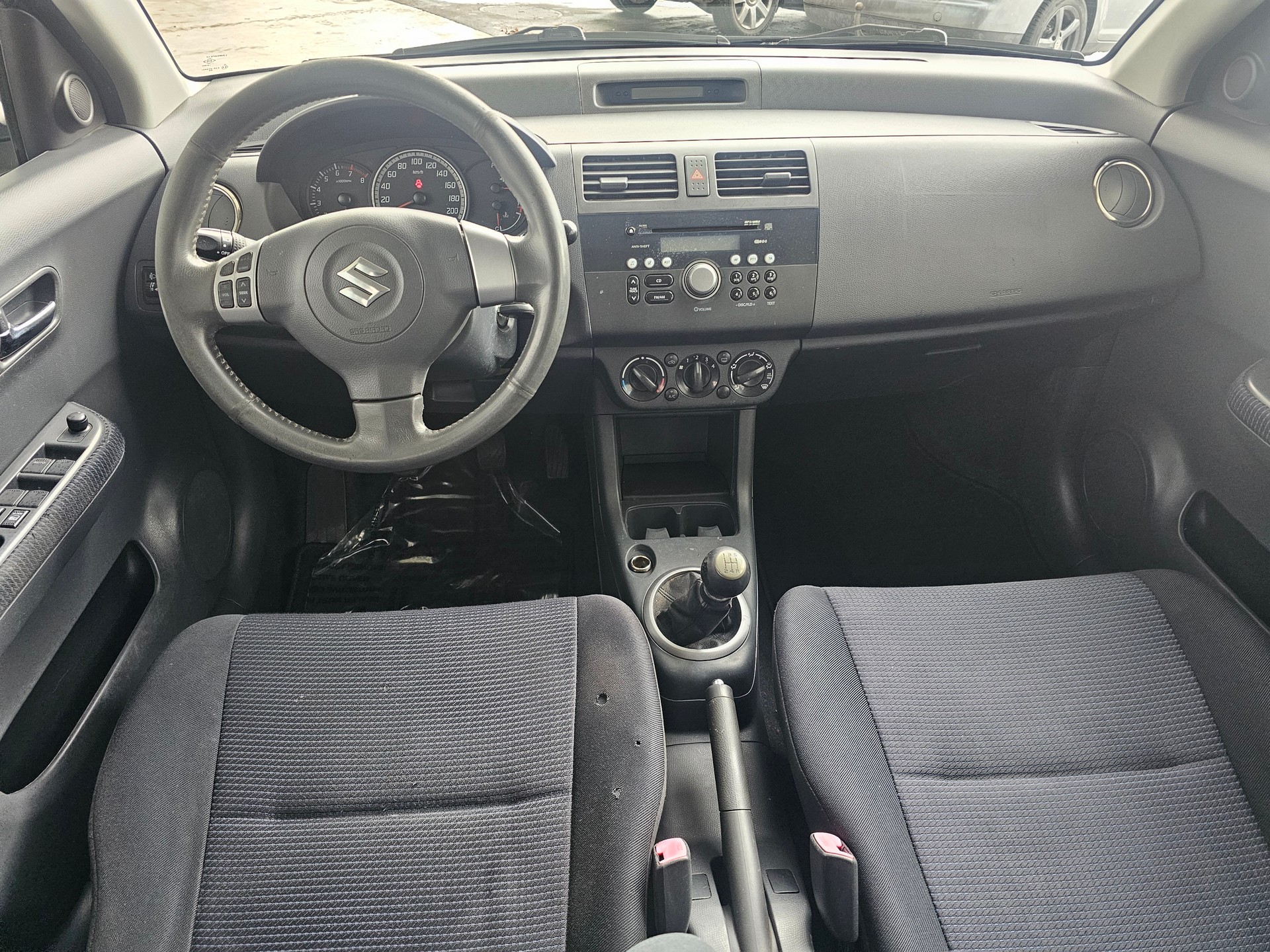 SUZUKI Swift 1.3i frisch ab Mfk-image-9